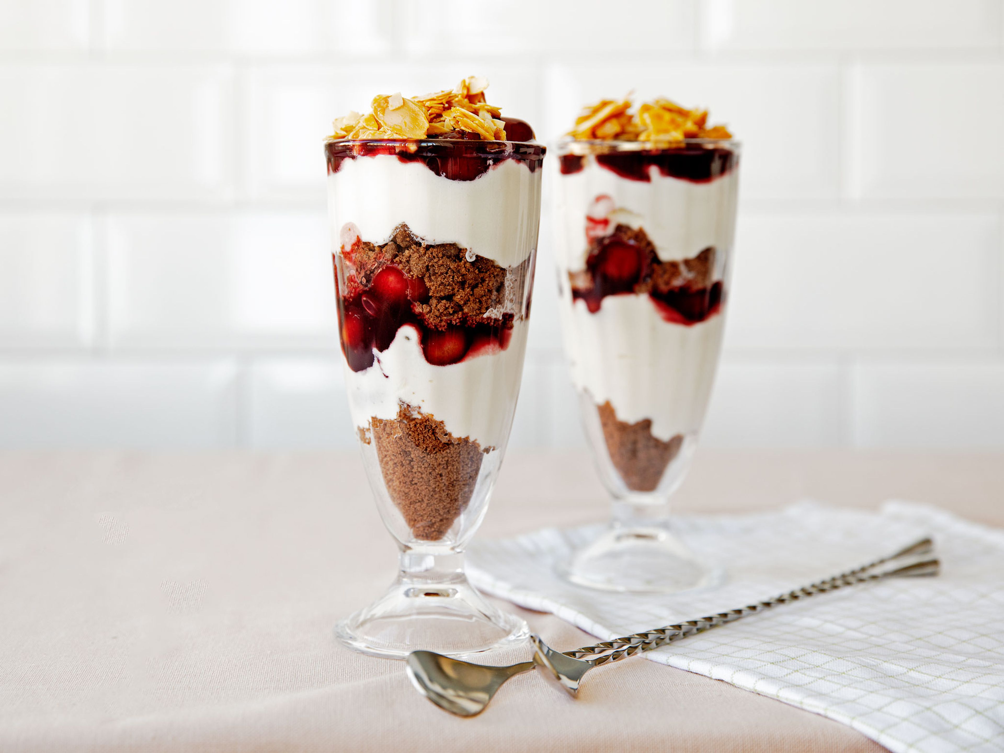 Cherry parfait with chocolate cookies