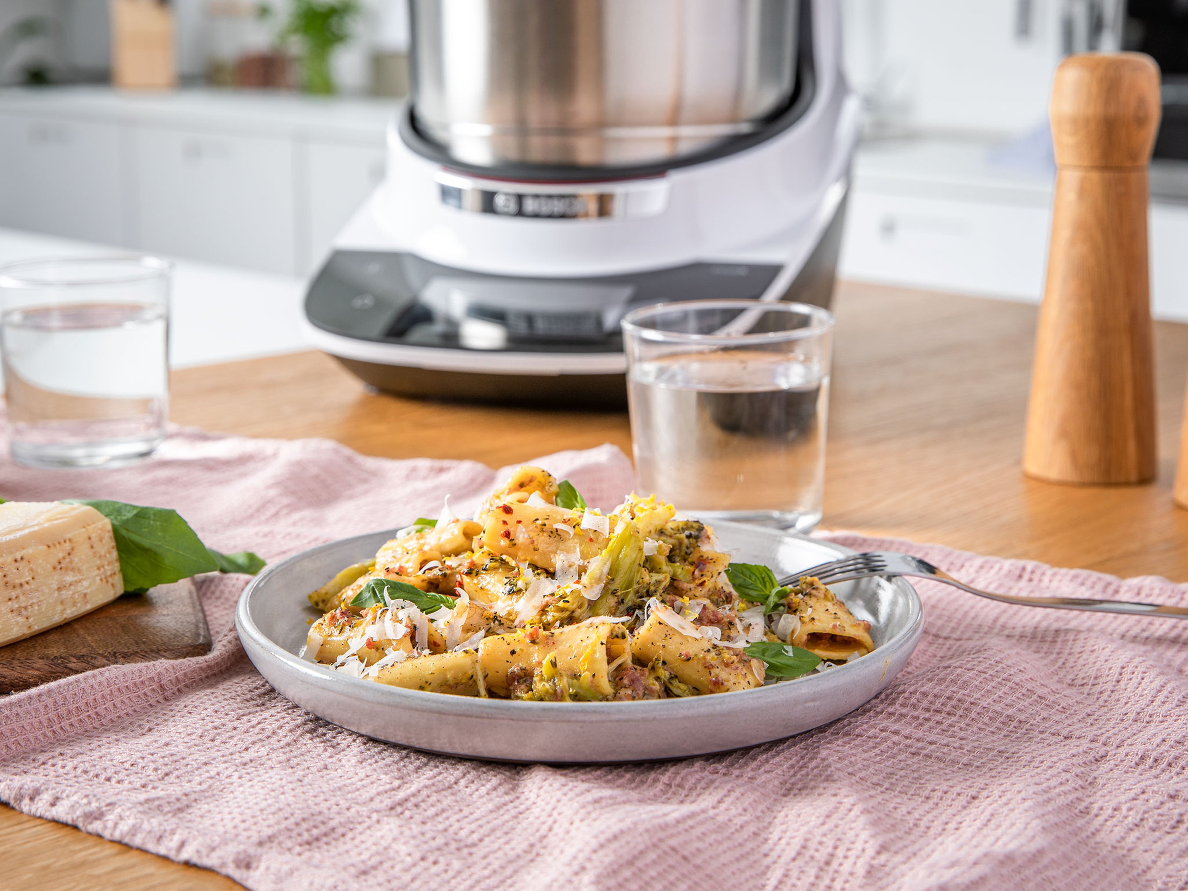 Pasta mit Brokkoli und Salsiccia mit dem Cookit