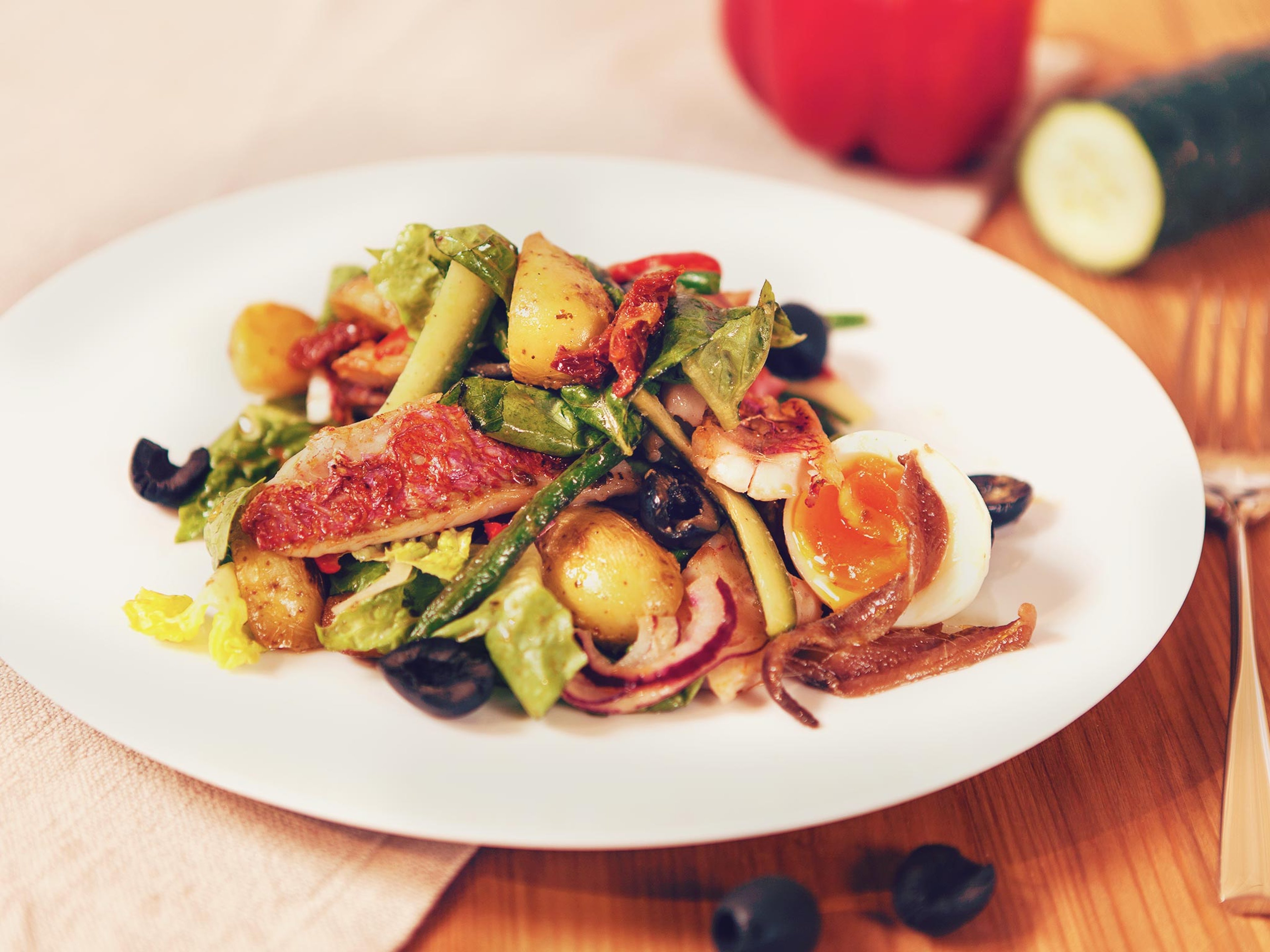 Niçoise salad with red mullet