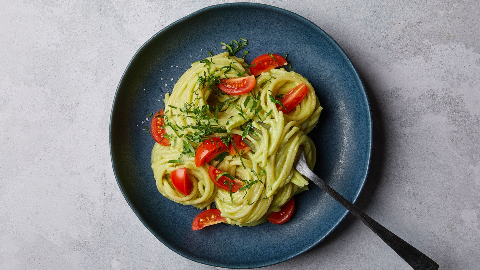 Spaghetti mit cremiger Avocado-Limetten-Sauce | Rezept | Kitchen Stories