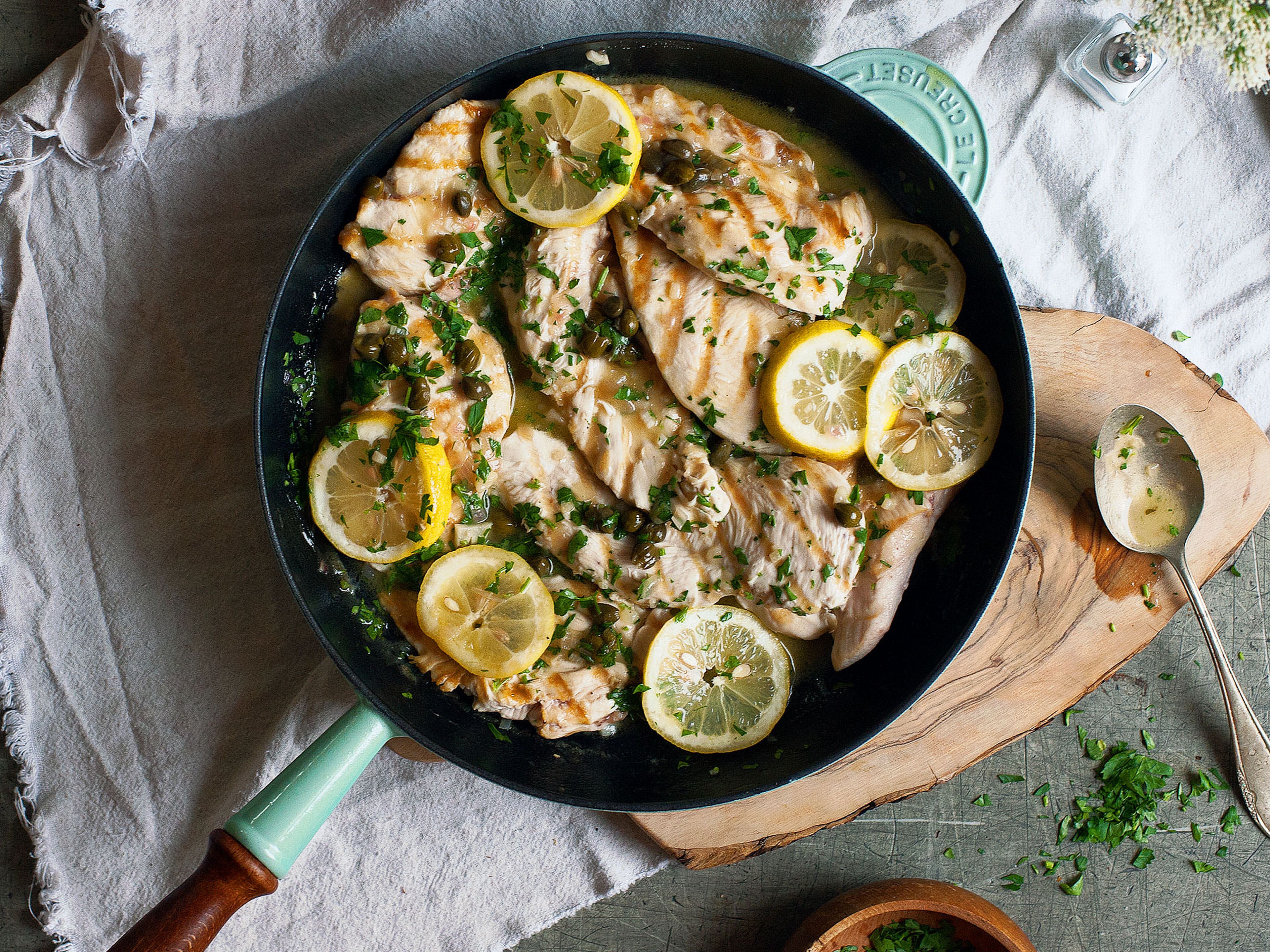 Gegrillte Hähnchenbrust mit Kapernsoße