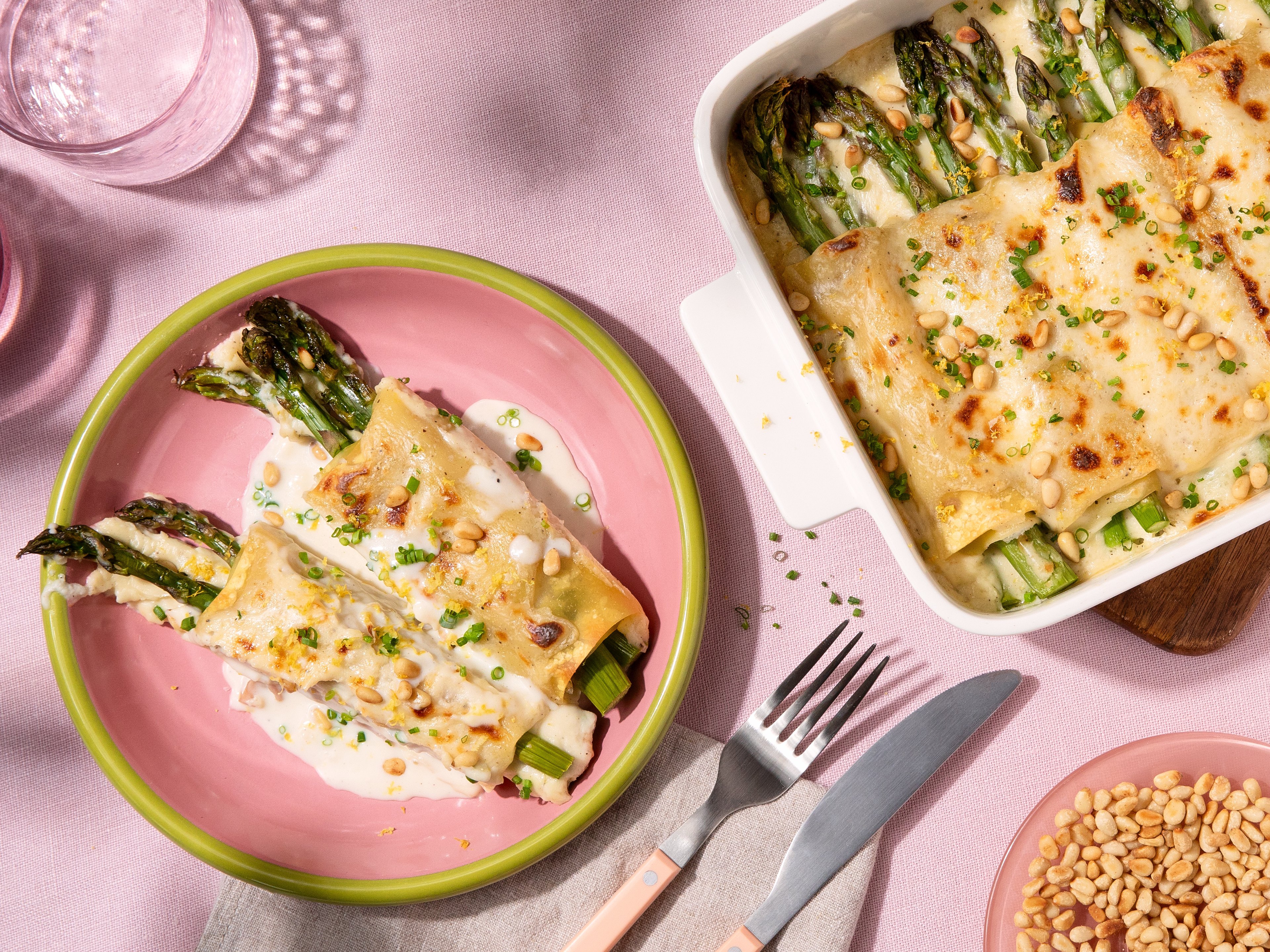 Asparagus-cannelloni with and parma ham and parmesan-béchamel