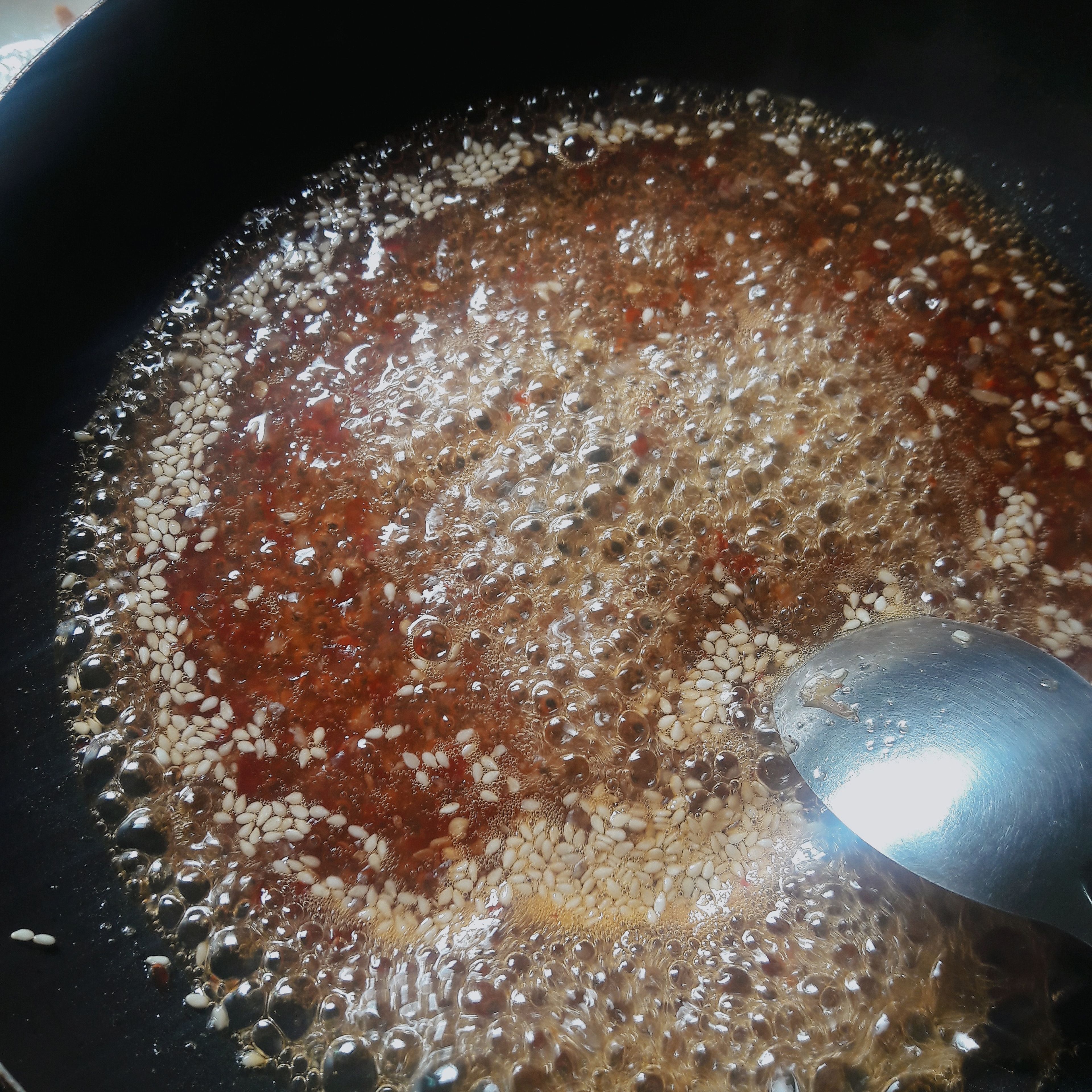 In a clean wok or pan over medium heat, add the sweet chili sauce and sesame seeds and lime. Simmer for about a minute. Add the chicken pieces and toss until evenly coated. Sprinkle with sesame seeds and chopped green onion and serve.