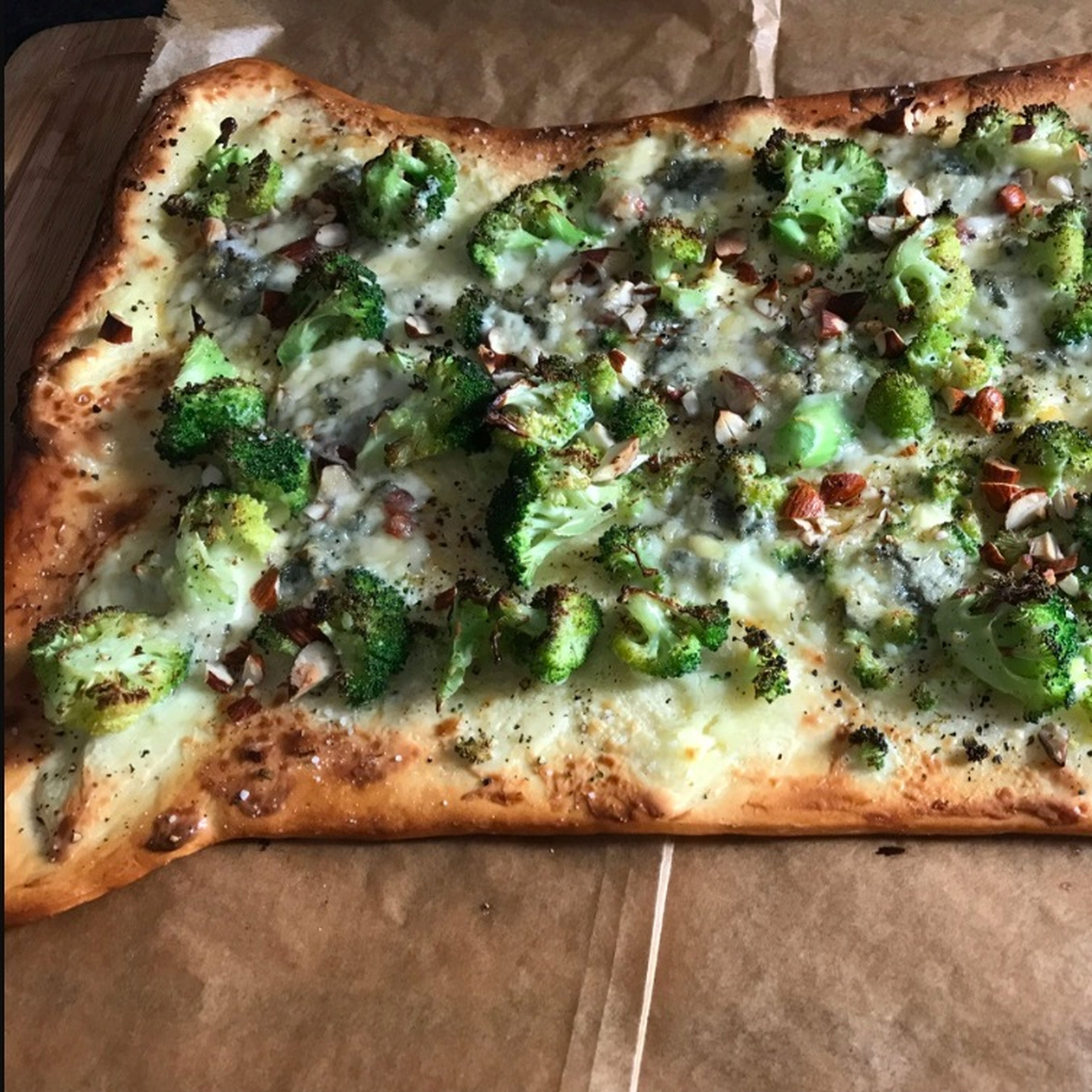 Gorgonzola-Brokkoli-Pizza
