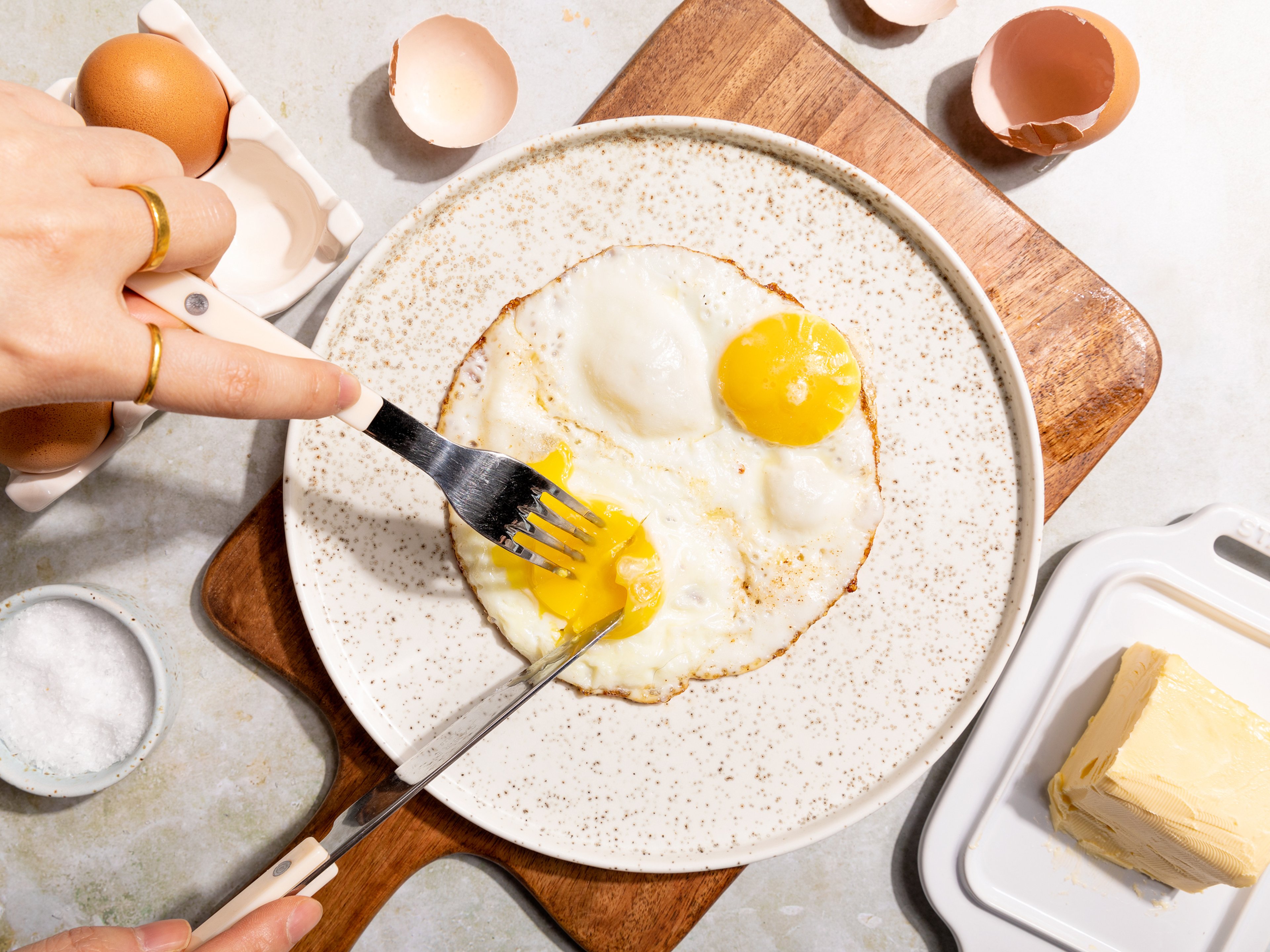Mit diesen 6 günstigen Eier-Gadgets meisterst du jede Eierspeise!