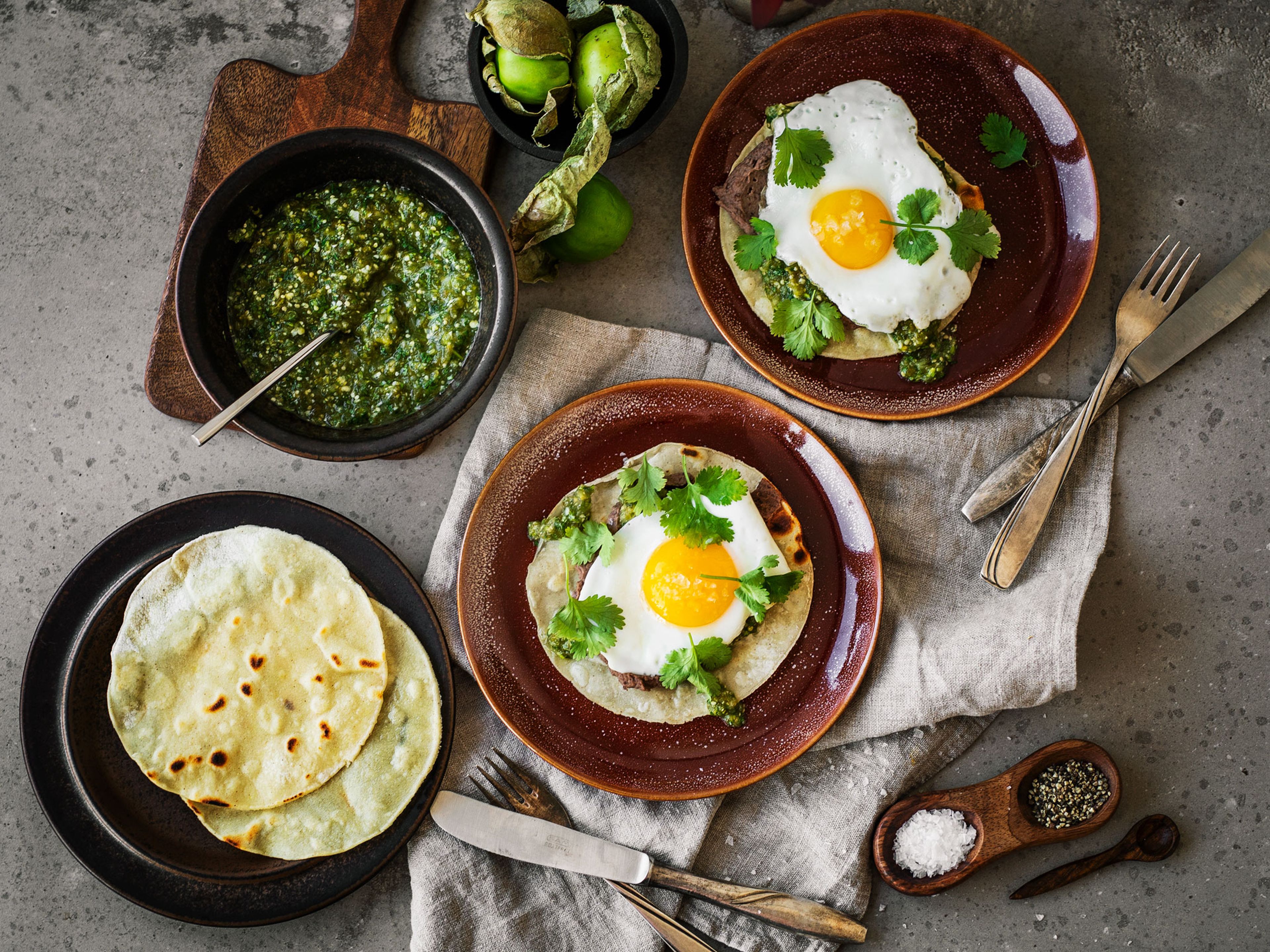 Huevos Rancheros mit grüner Salsa