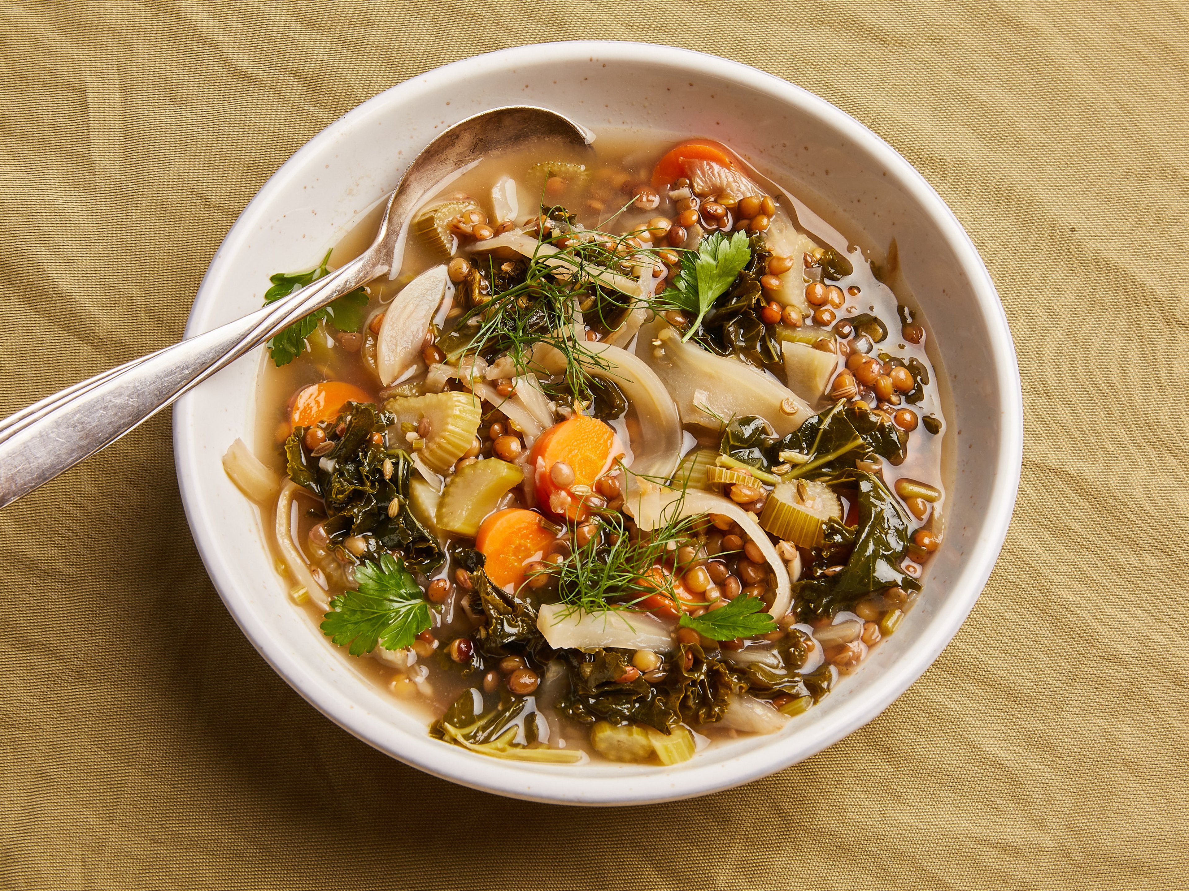 Wärmende Fenchel-Linsensuppe mit Zitrone