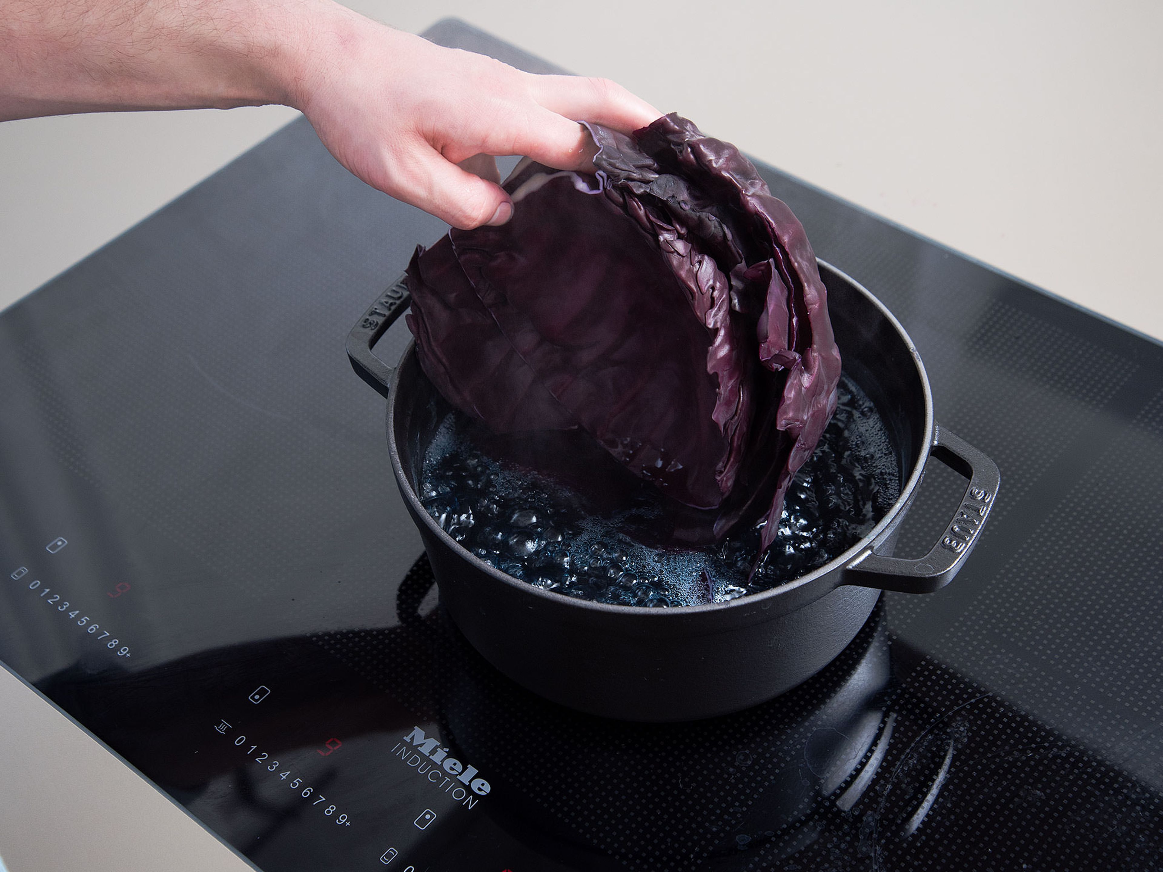 Preheat oven to 170°C/340°F. Remove outer leaves and stem from a red cabbage and discard, then carefully remove some inner leaves. Blanch in salted boiling water, then transfer directly to an ice bath. Set aside.