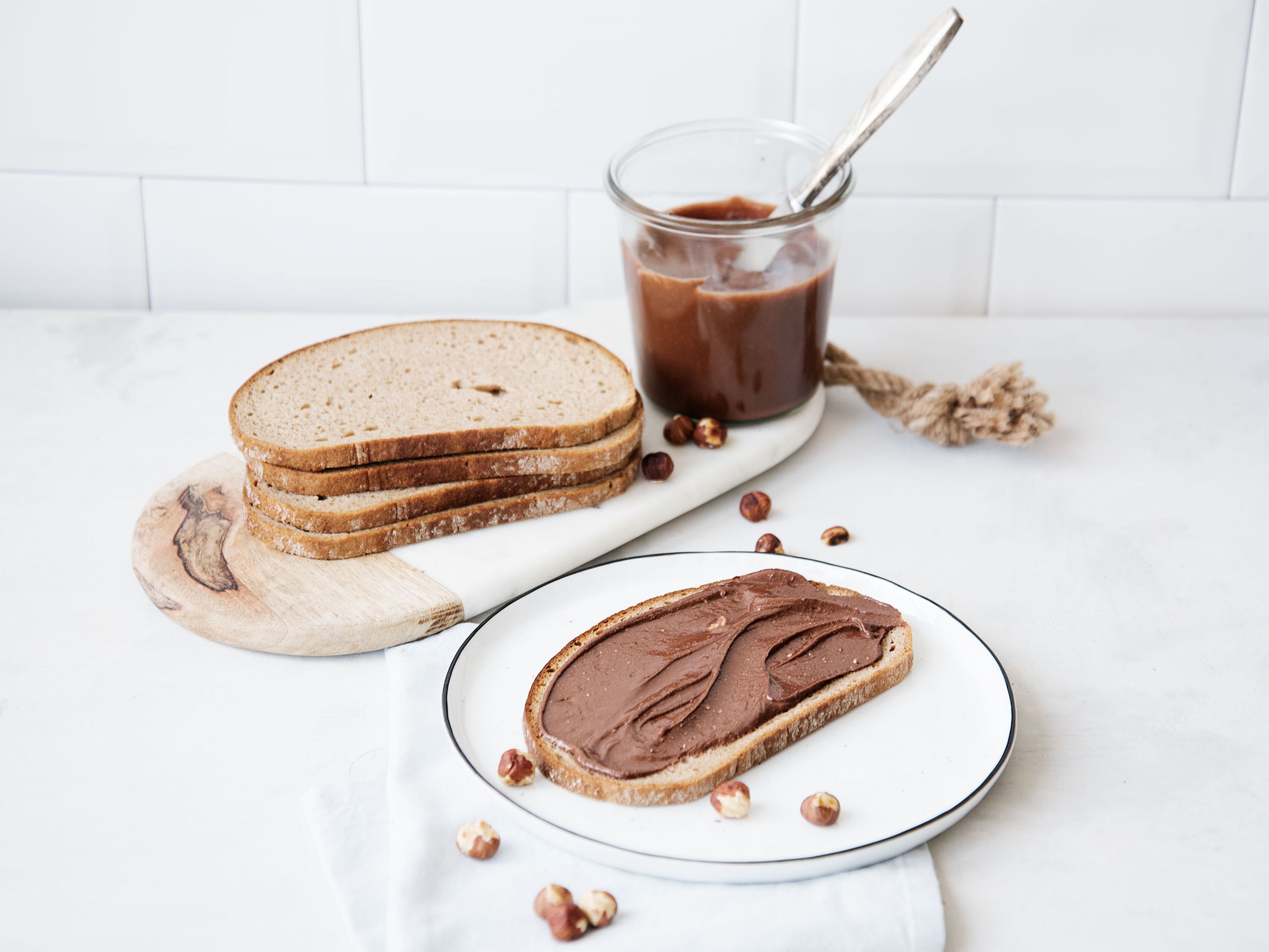 DIY chocolate-hazelnut spread