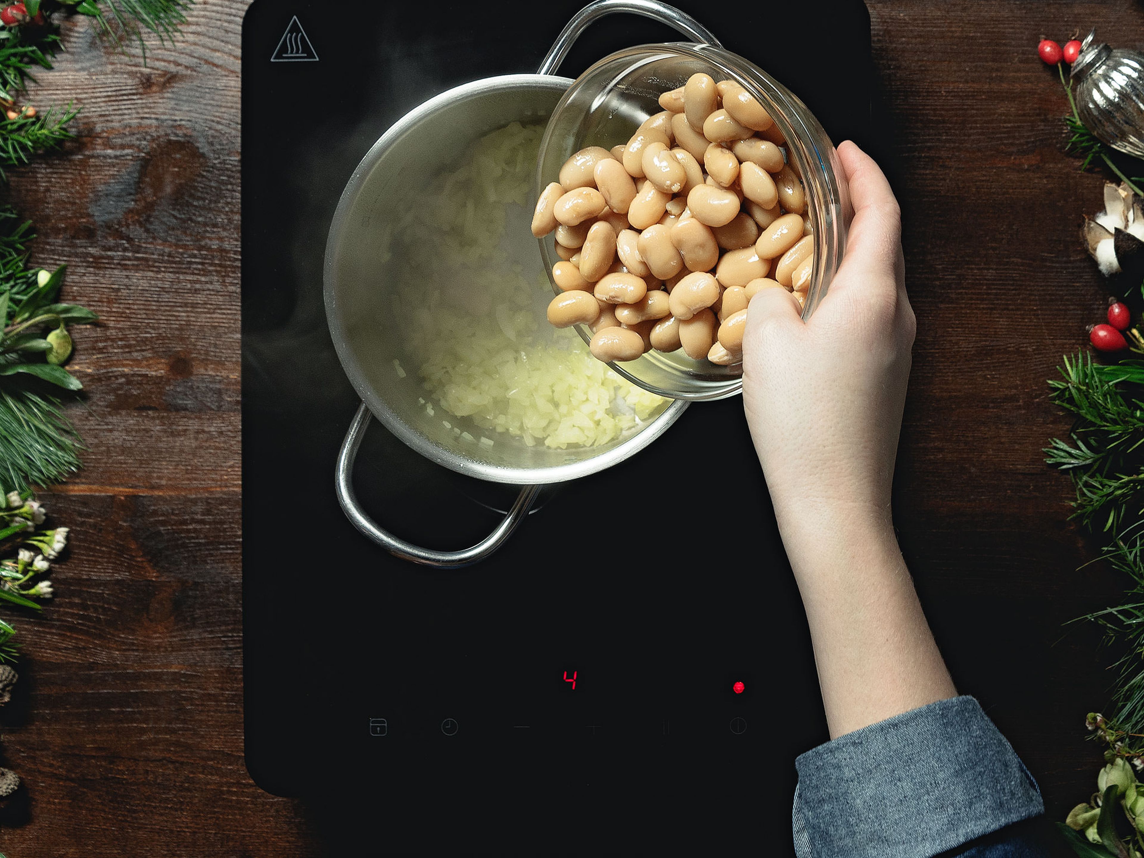 For the bean purée, rinse the beans under cold water and drain. In a small pot, heat the olive oil and sauté the onion. Add beans, vegetable broth, and salt and let cook approx. 5 min., then purée with an immersion blender until smooth. Set aside for serving.