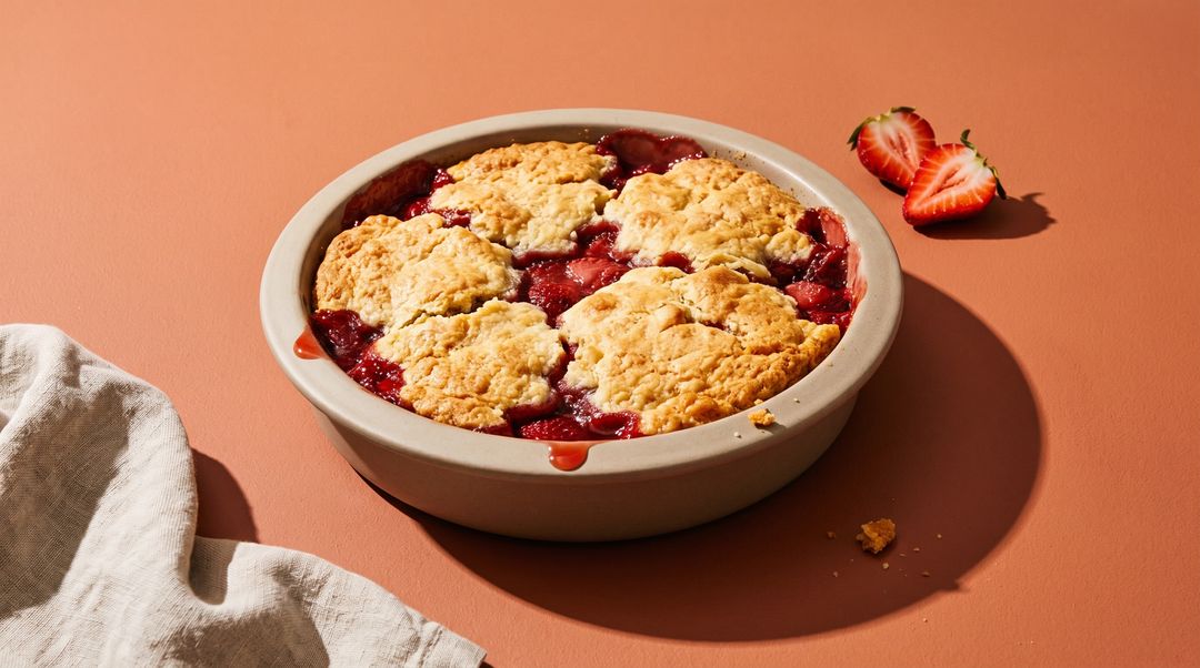 Ein schneller und lecker Erdbeer-Cobbler aus dem Airfryer