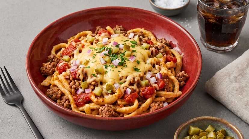 Cheeseburger trifft Spätzle: Ein herzhaftes Pfannengericht