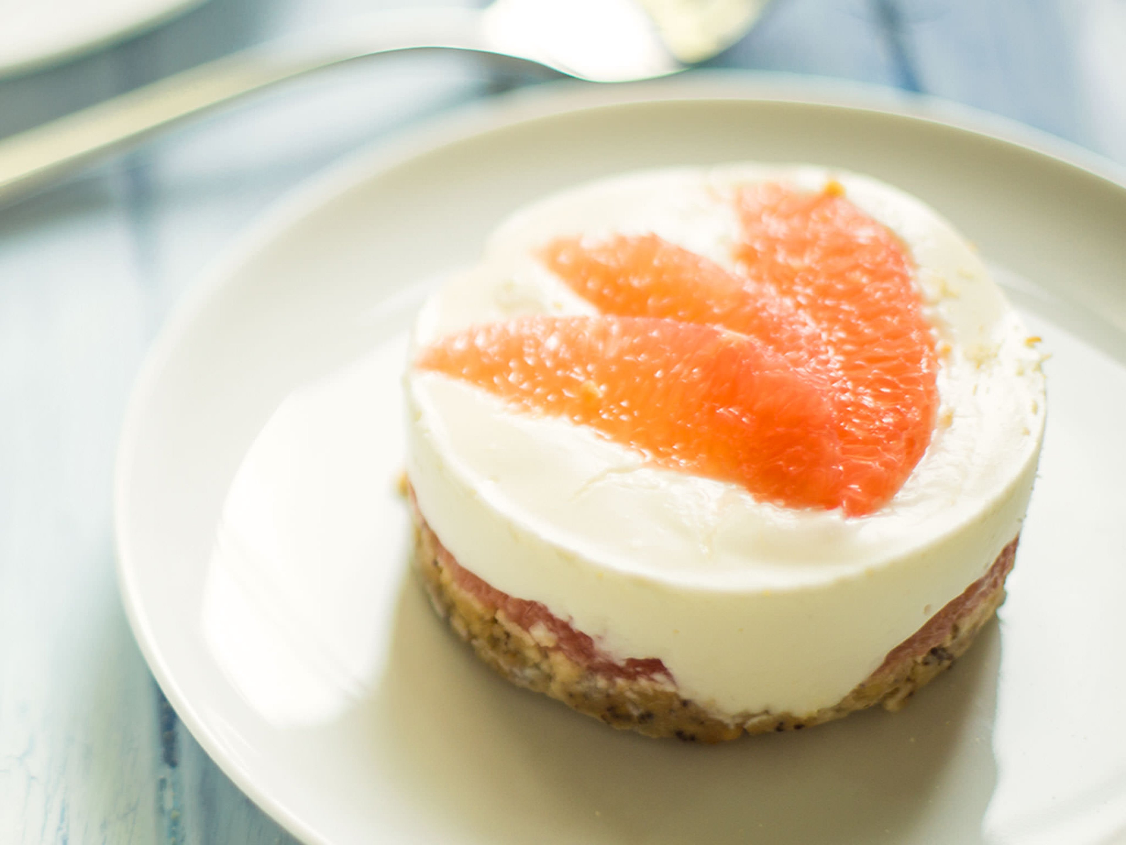 Mini cheesecakes with grapefruit