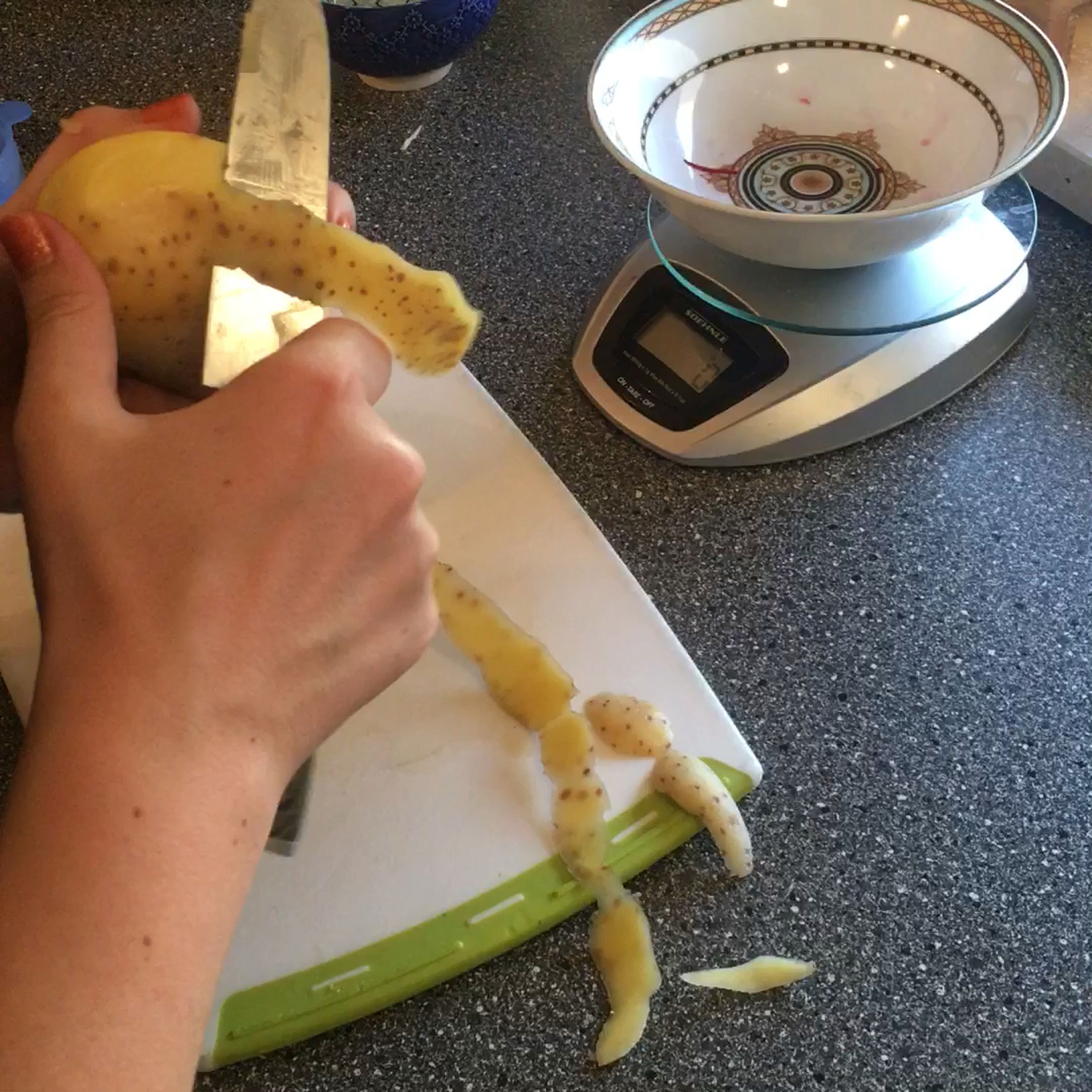 peel the potatoes