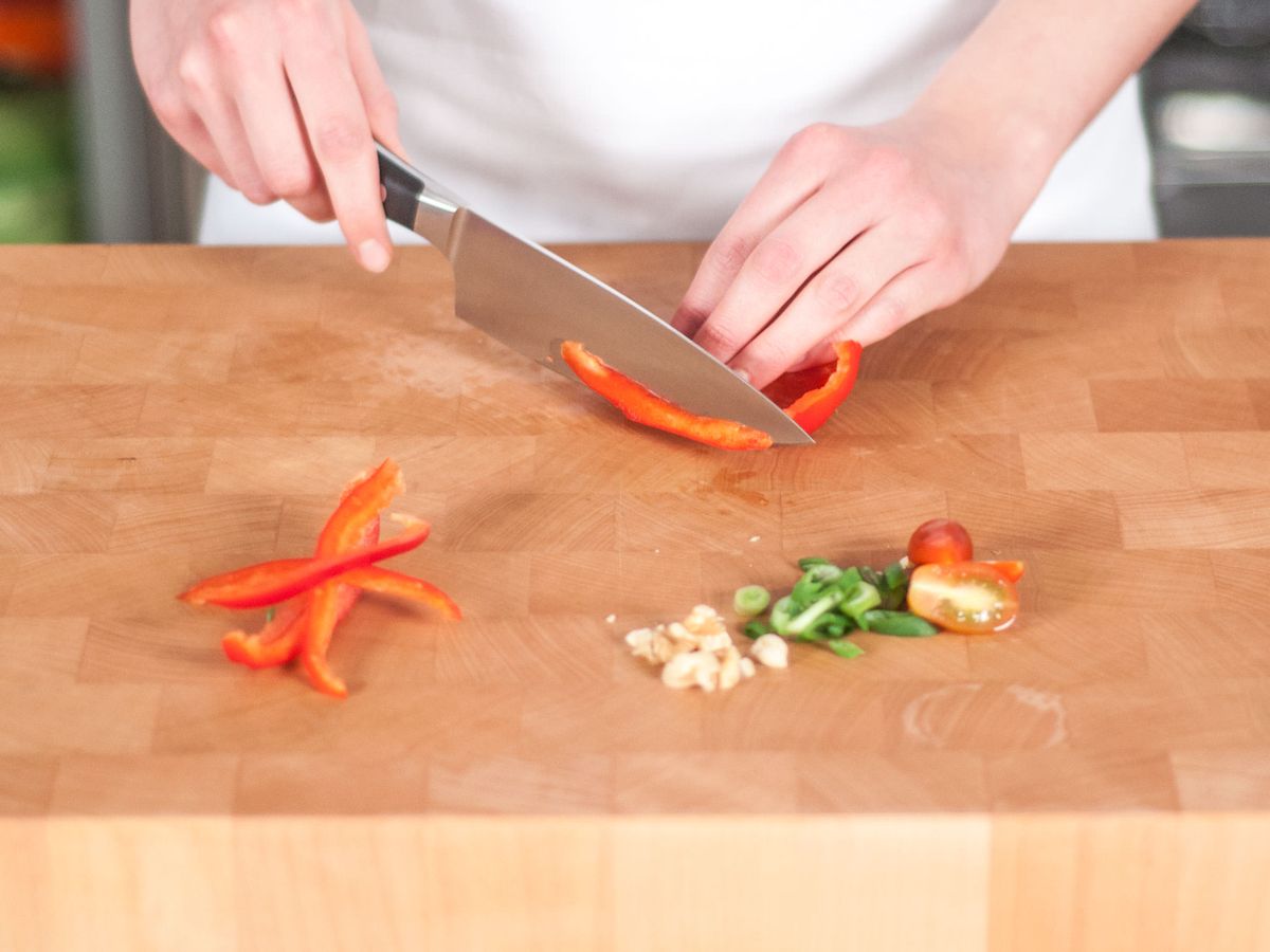 Sommerlicher Salat mit Blauschimmelkäse-Dressing | Rezept | Kitchen Stories