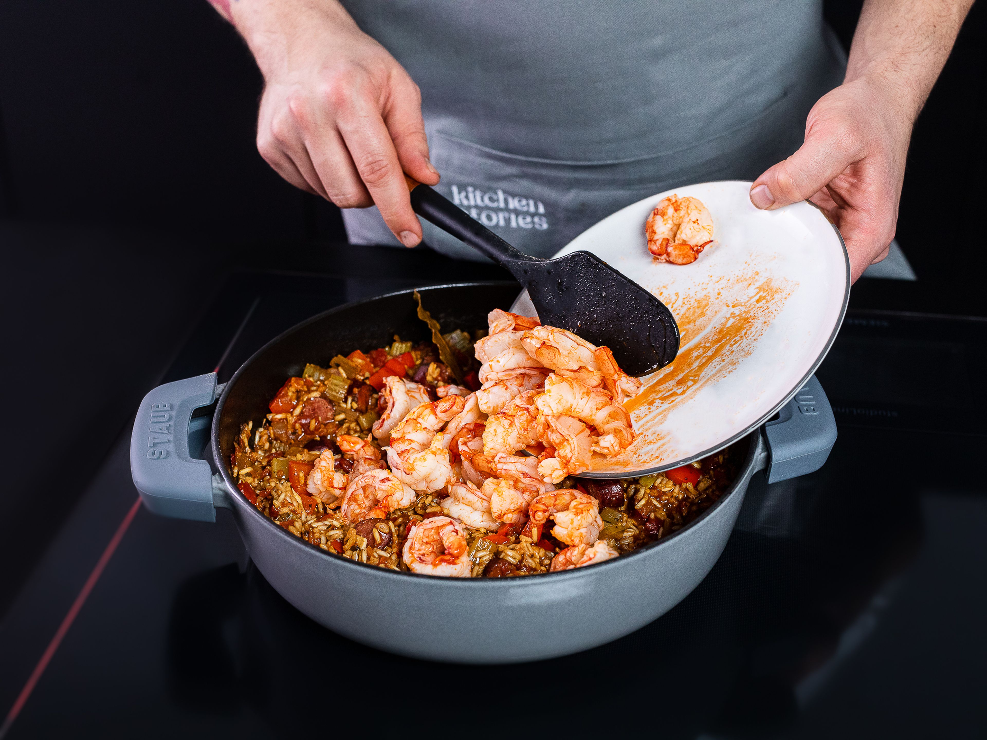 Just before the rice is done, add shrimps back to the frying pan, stir to combine, and simmer for approx. 2 min. Serve jambalaya with rice and garnish with scallions. Enjoy!