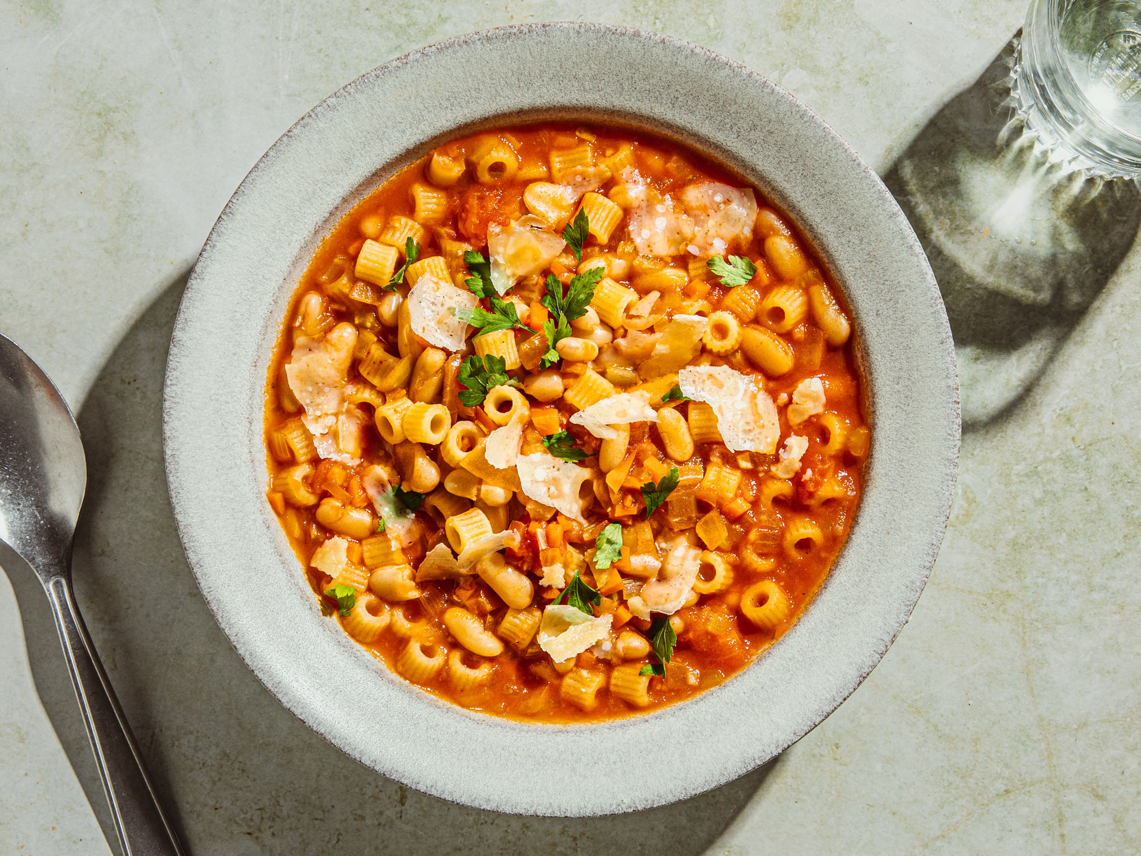 Pasta e fagioli (italienischer Nudel-Bohnen-Eintopf)