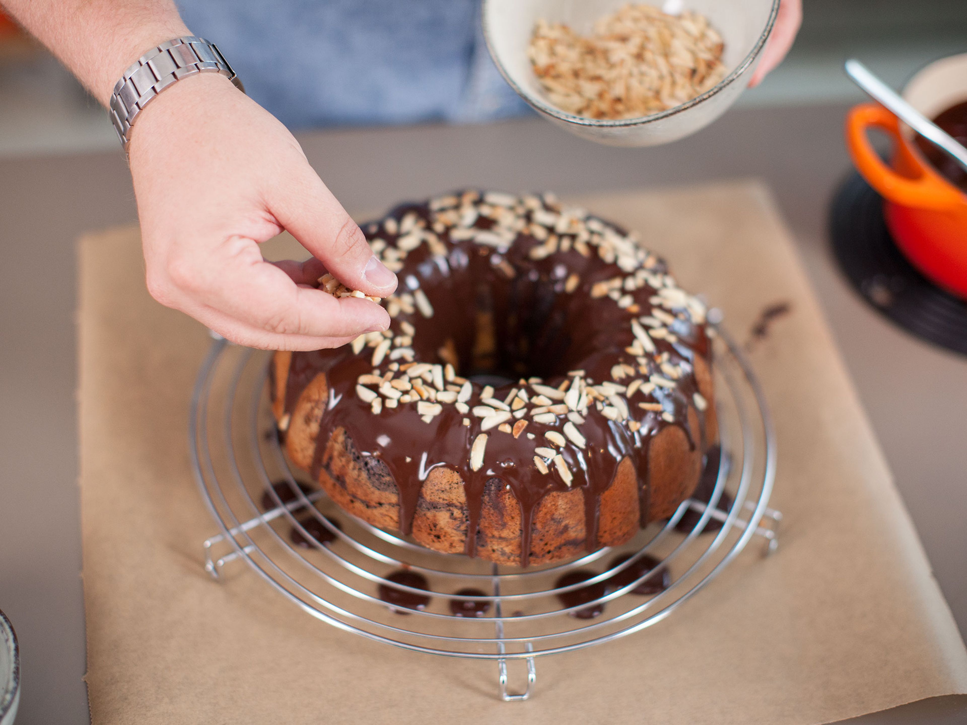 For the ganache, chop chocolate. Add whipping cream and chocolate to a small saucepan. Stirring constantly, heat until chocolate is molten and ganache is smooth. Set aside and let cool for approx. 10 min. before pouring over the Bundt cake. Sprinkle with chopped, toasted almonds if desired.