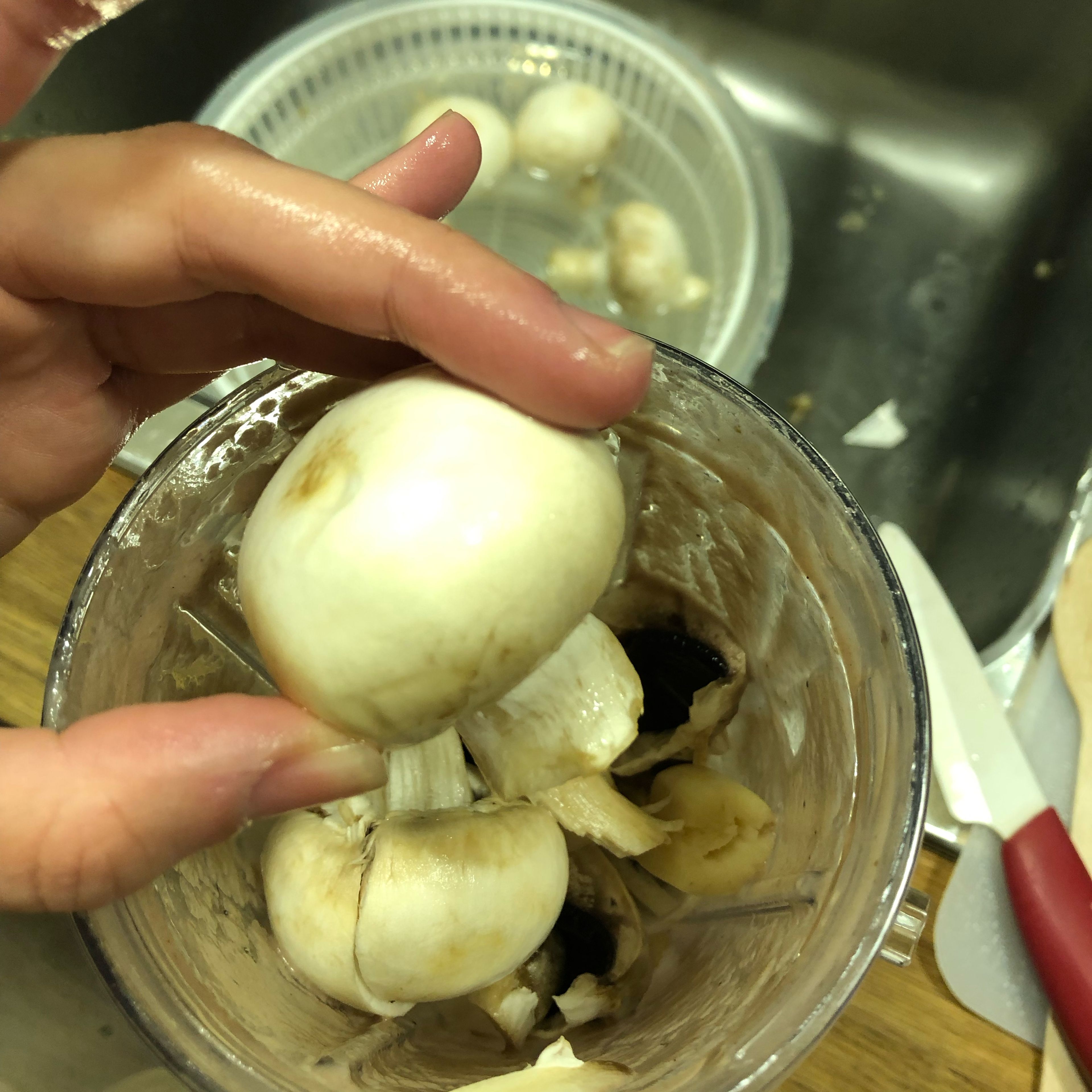 Add the clean and fresh champignon paris into the Blender