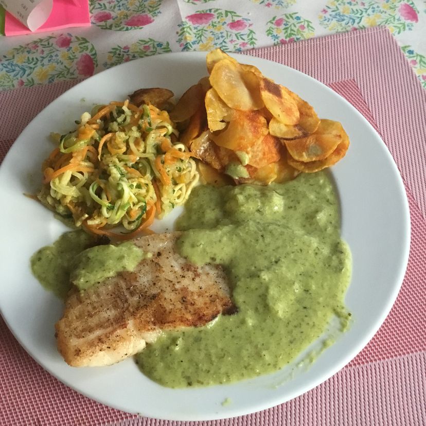 Donauwaller in Bärlauchsauce, Wurzel-Gemüsespaghetti,