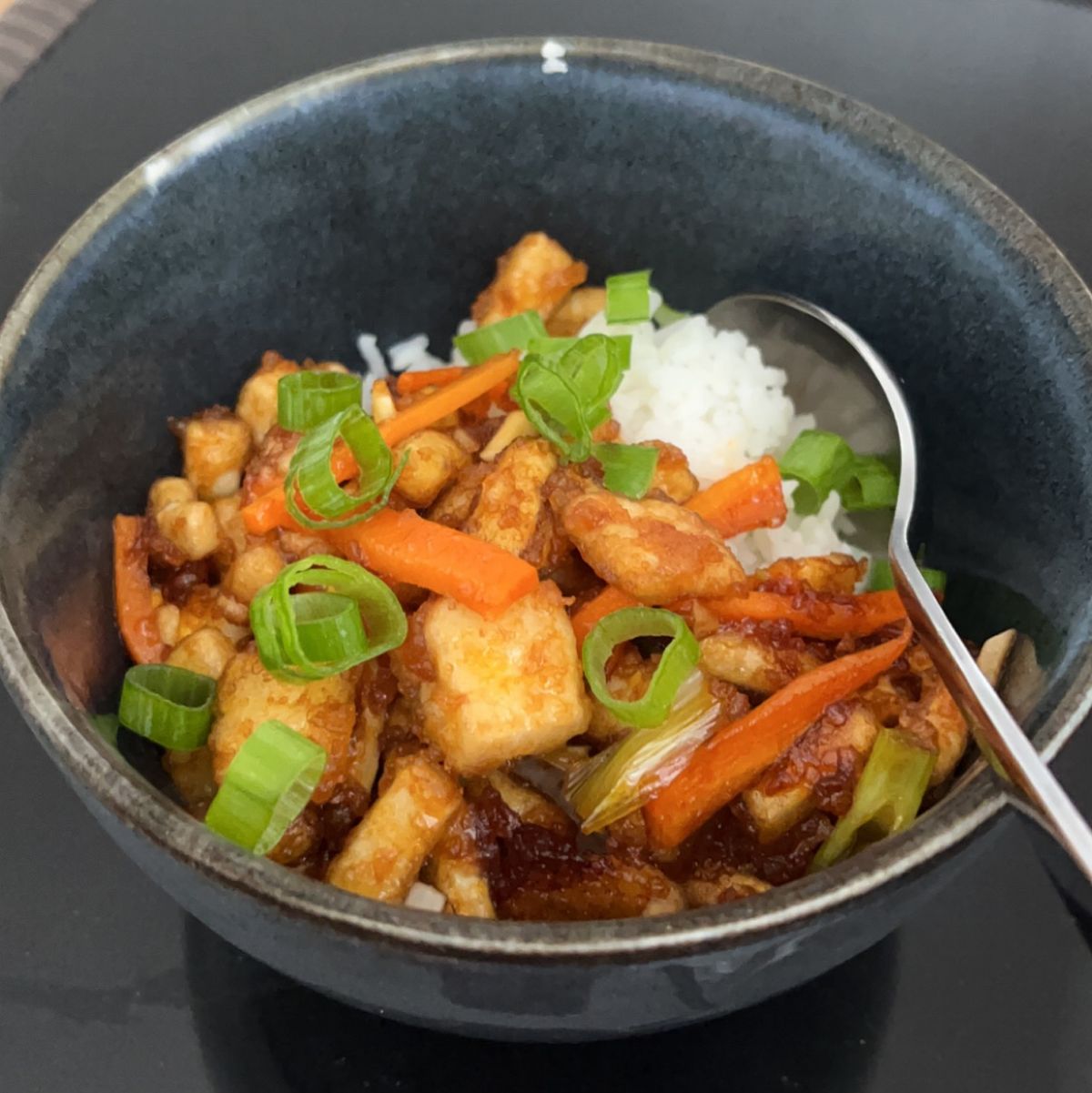 Tofu mariniert mit Reis | Rezept | Kitchen Stories