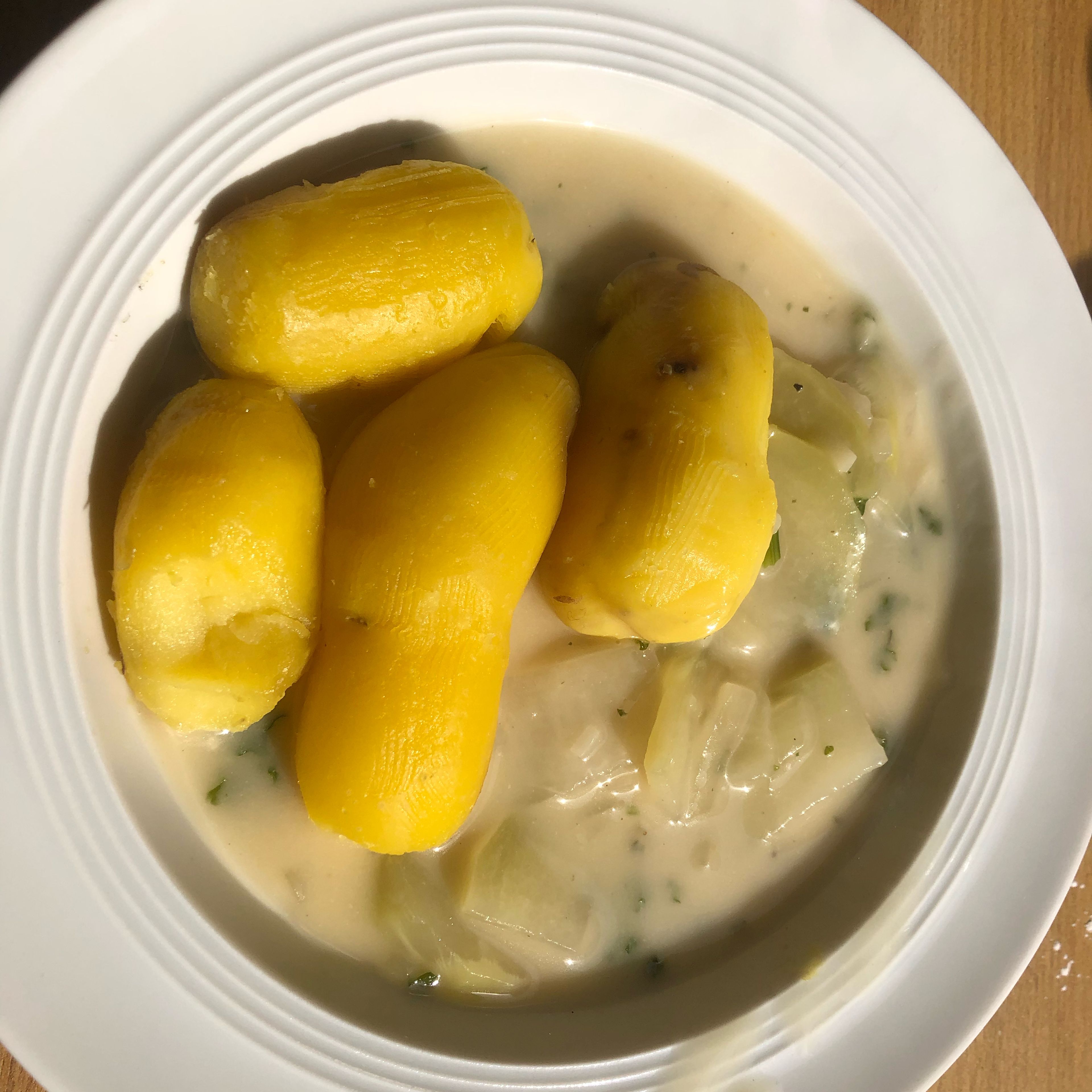 Kohlrabi in Sahnesauce mit Salzkartoffeln