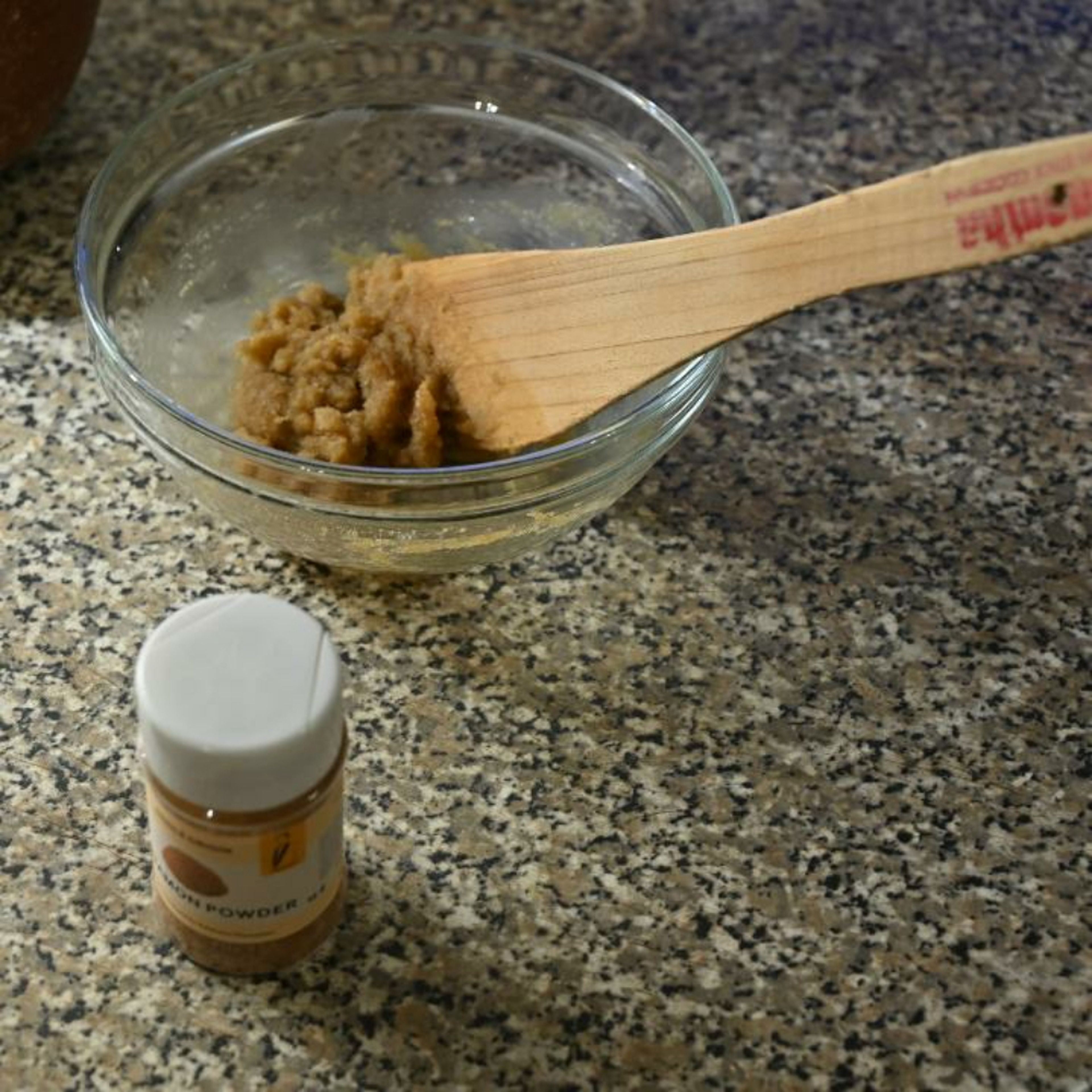 To prepare the filling: in a bowl beat the butter, light brown sugar and Cinnamon powder, until you have a smooth paste.