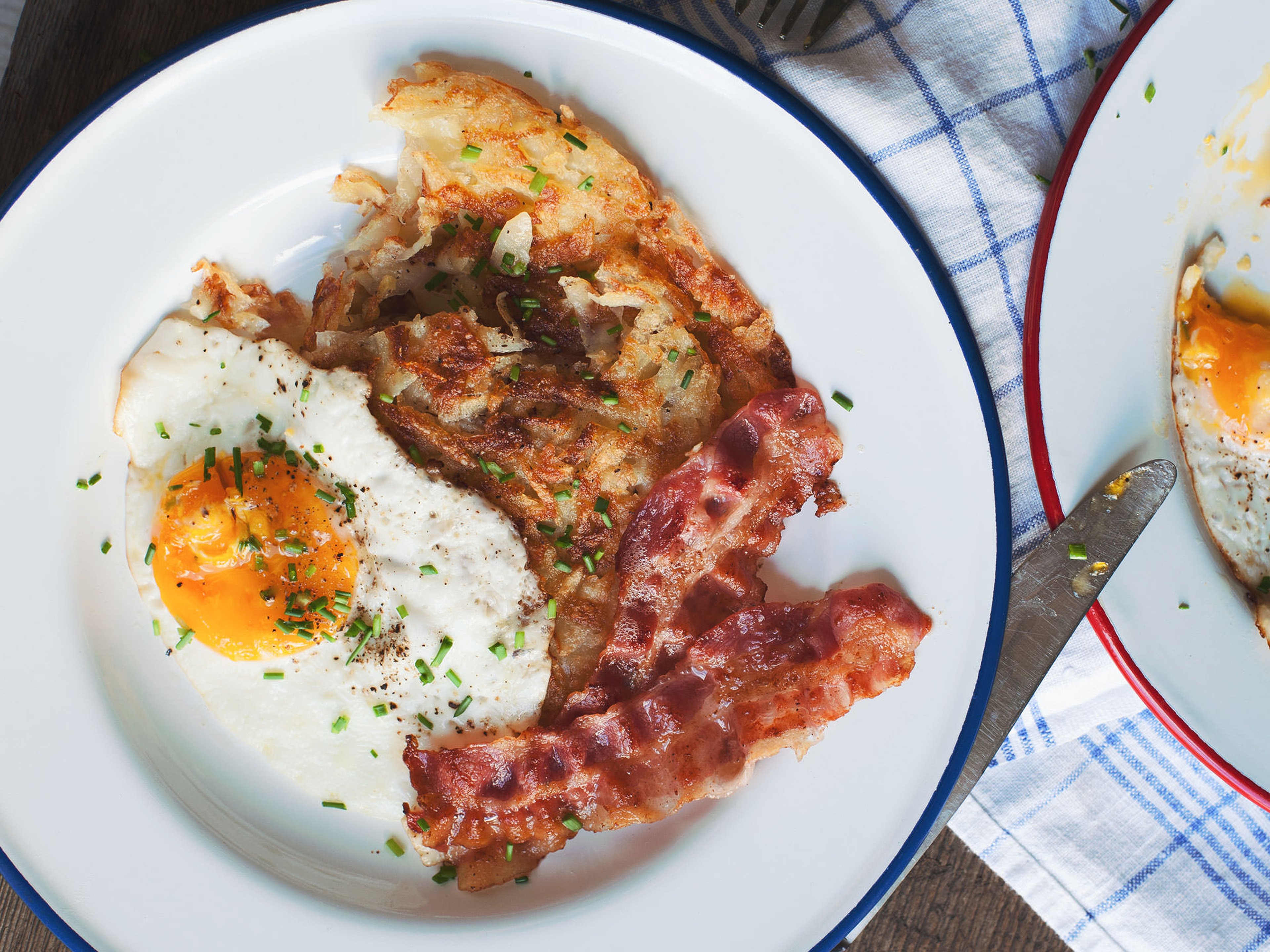 Kartoffelrösti mit Spiegelei und Speck