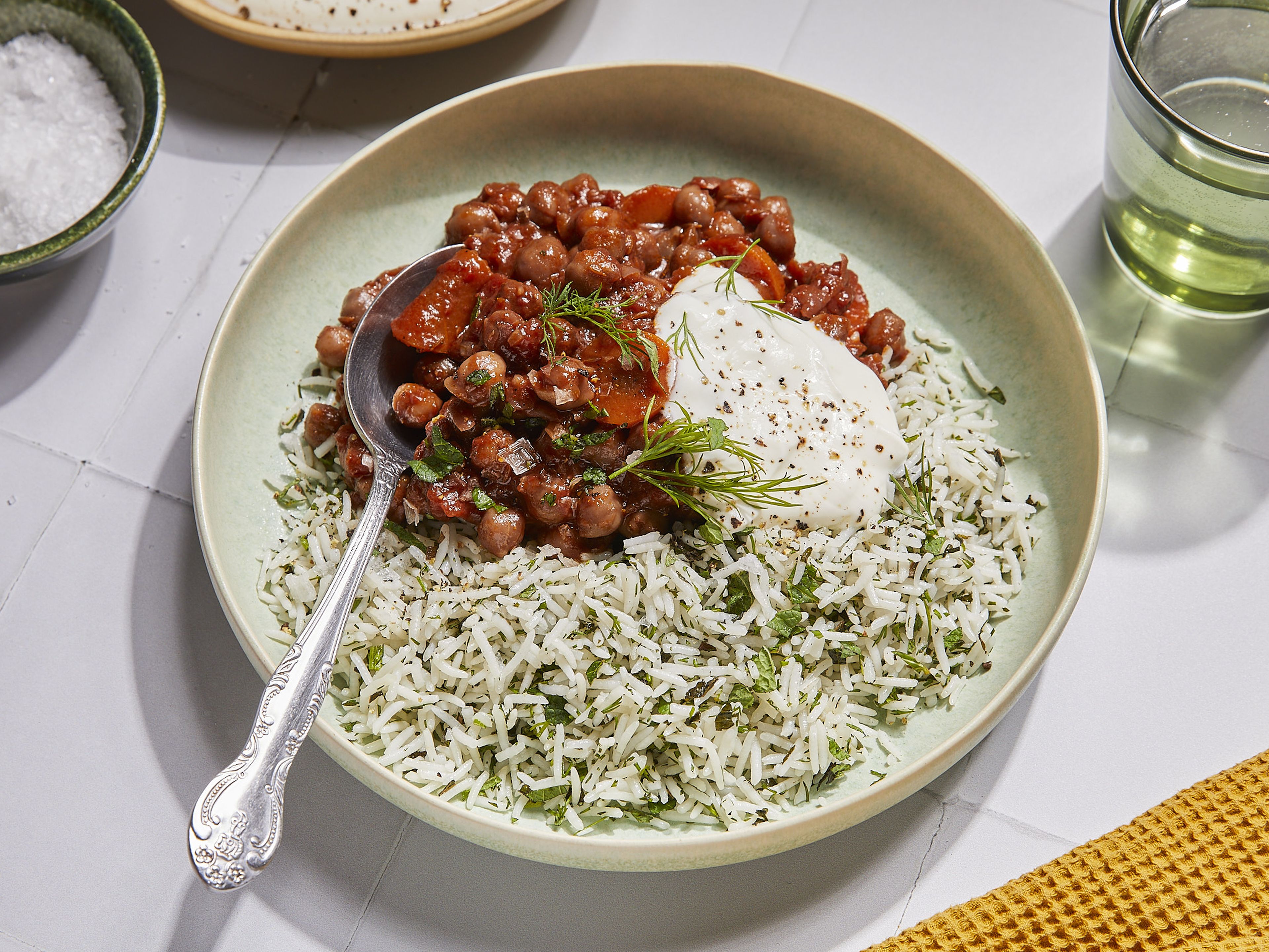 Braised chickpeas with herby rice