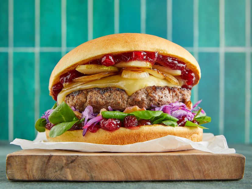 Beef burger with red cabbage, pear and lingonberry jam