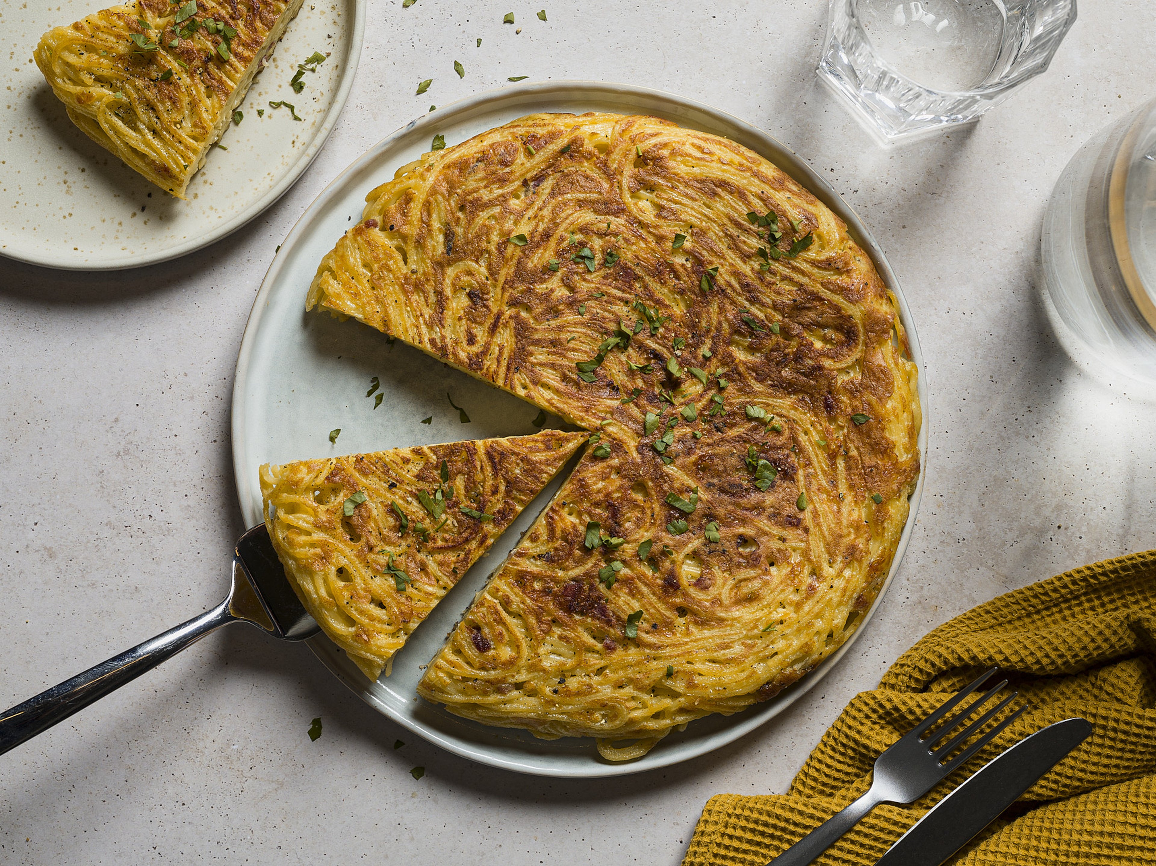 Frittata di pasta (Crispy leftover pasta omelette)