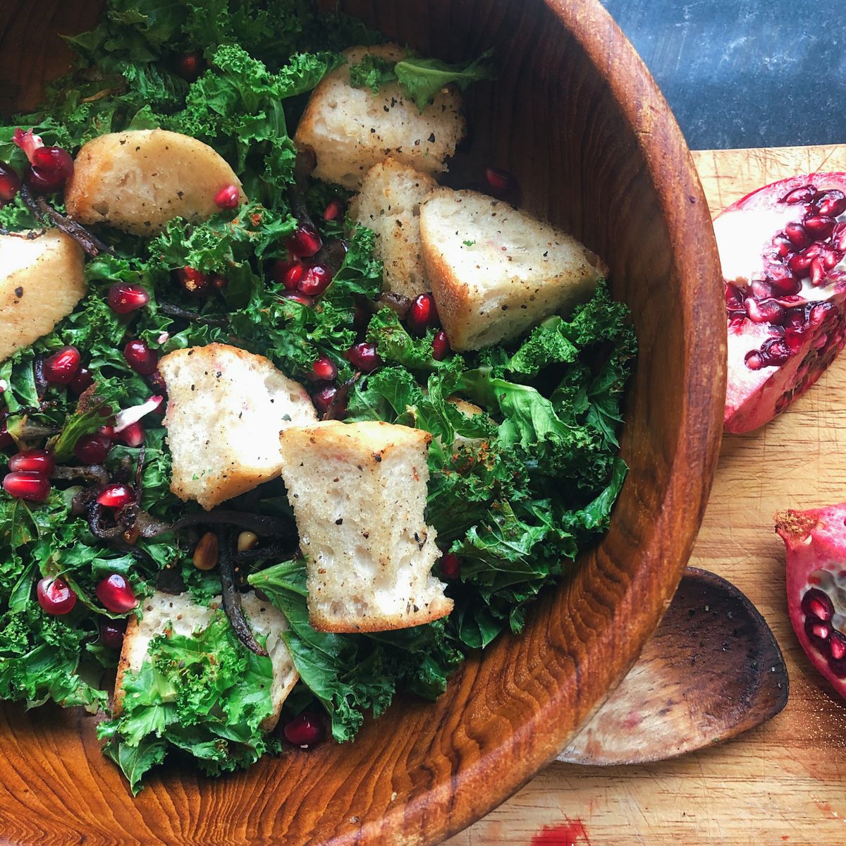 Crispy Kale and Ciabatta Salad | Recipe | Kitchen Stories