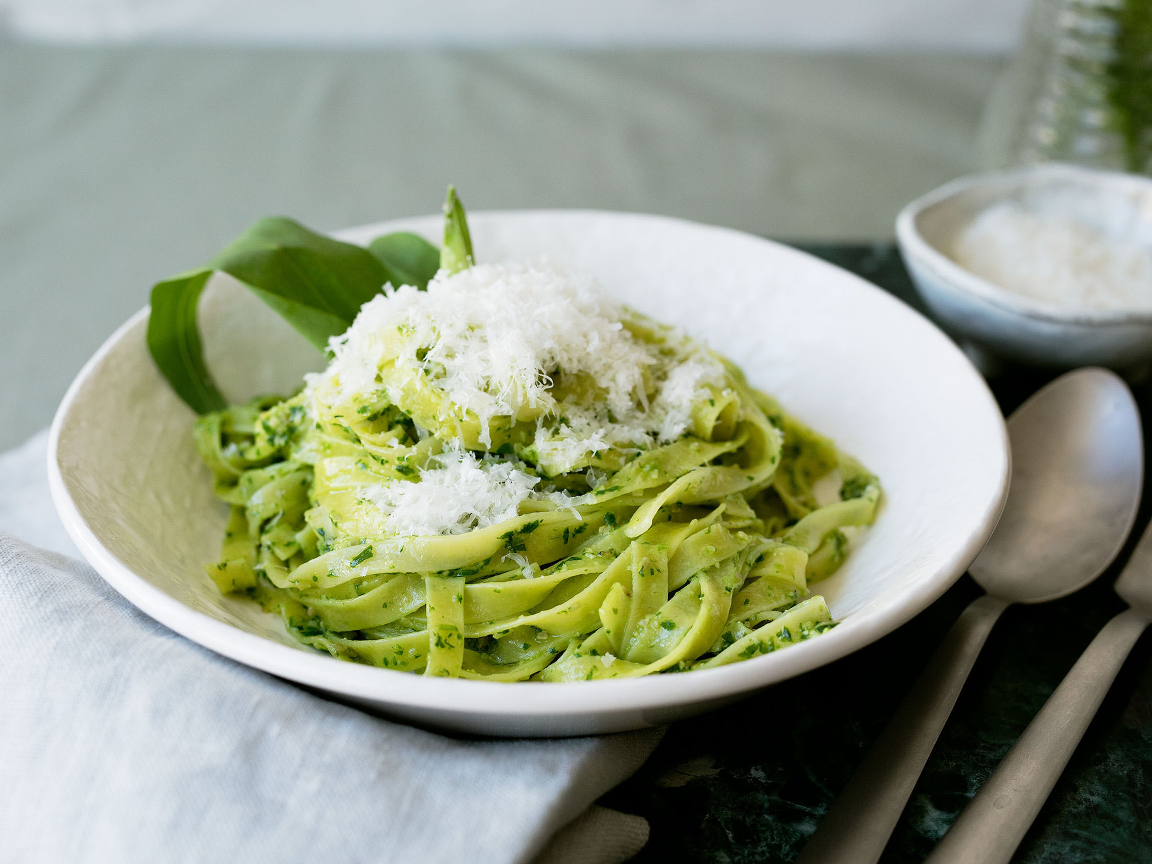 Tagliatelle with wild garlic pesto | Recipe | Kitchen Stories