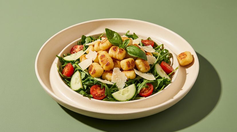 Knuspriger Gnocchi-Crouton-Salat aus dem Airfryer