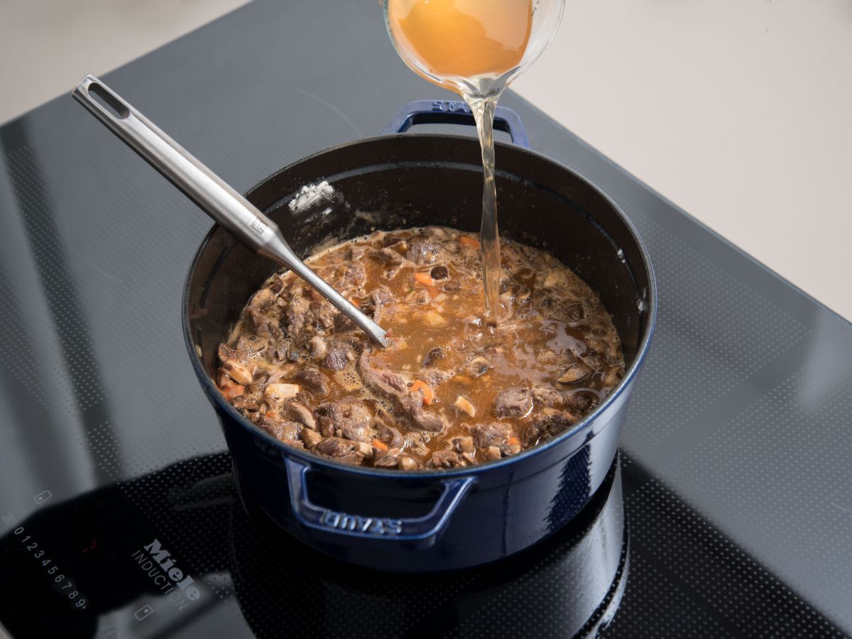 Steak and ale pie | Recipe | Kitchen Stories