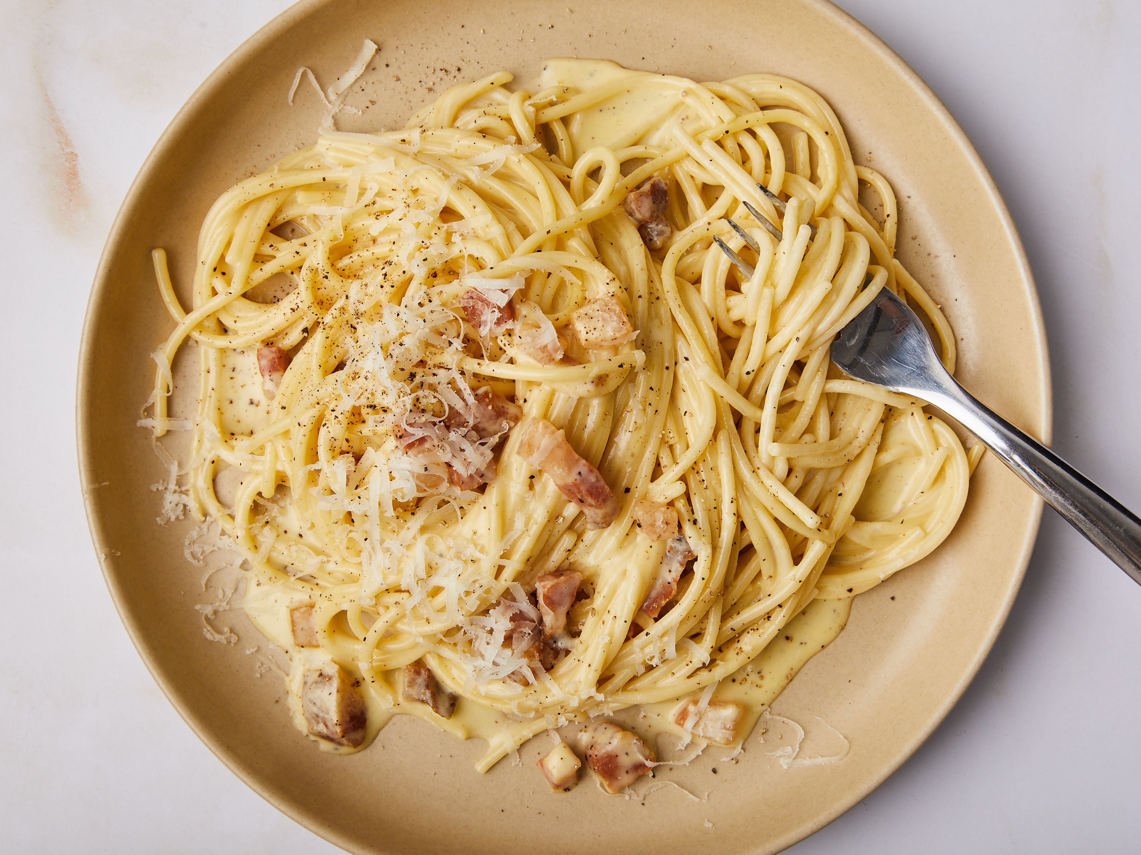 Classic spaghetti carbonara | Recipe | Kitchen Stories