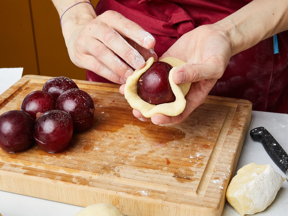 Pflaumenknödel | Rezept | Kitchen Stories