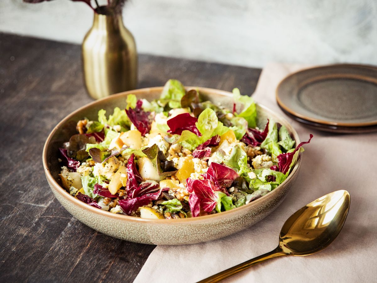 Caramelized pear, radicchio, and blue cheese salad | Recipe | Kitchen Stories