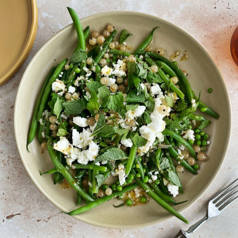 Green bean and pea salad with white currants