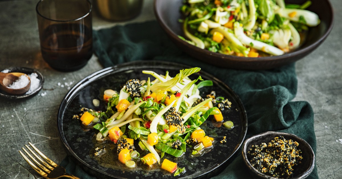 Pak-Choi-Salat mit Mango und Miso-Dressing | Rezept | Kitchen Stories