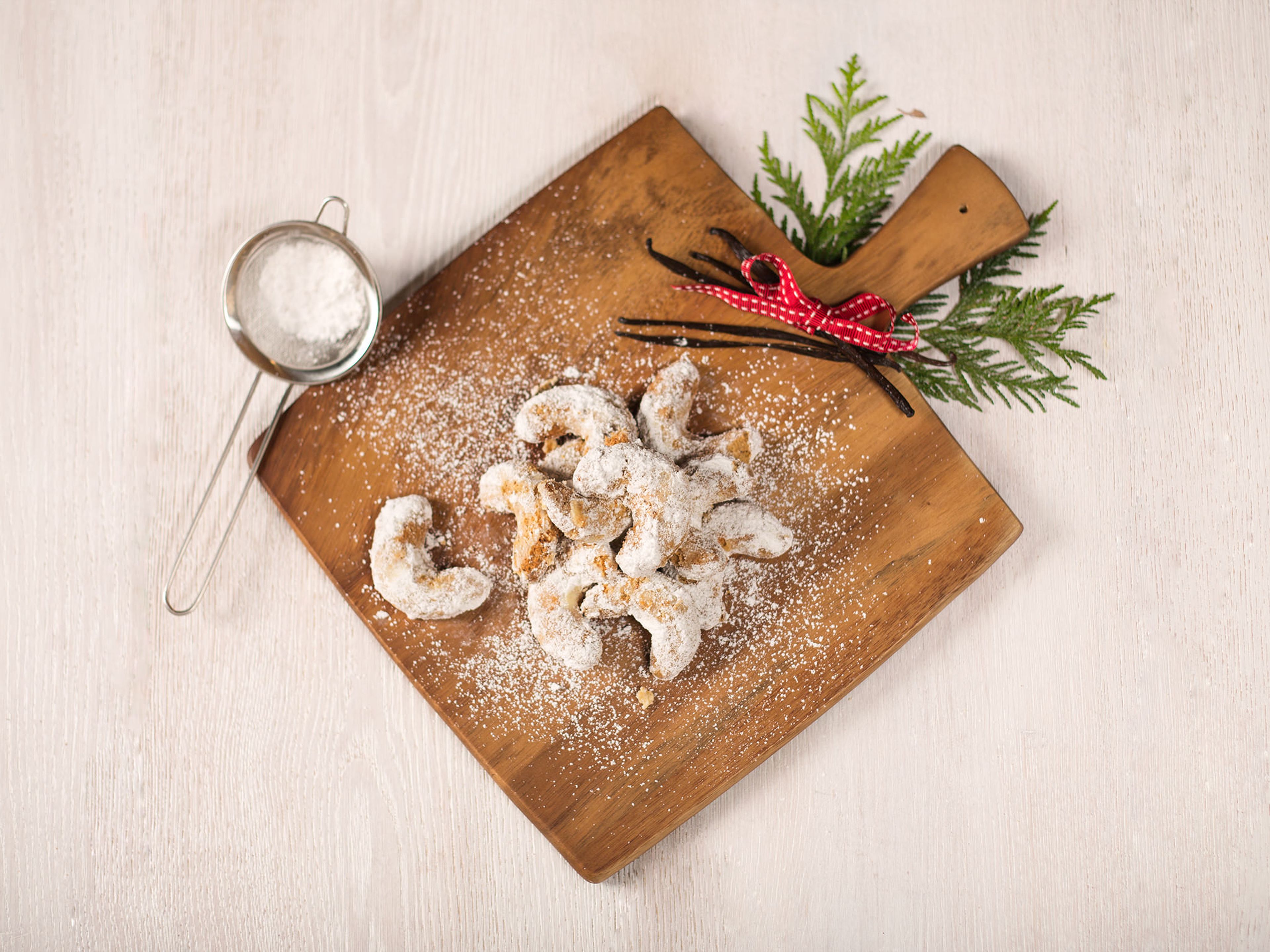 Vanilla crescent cookies