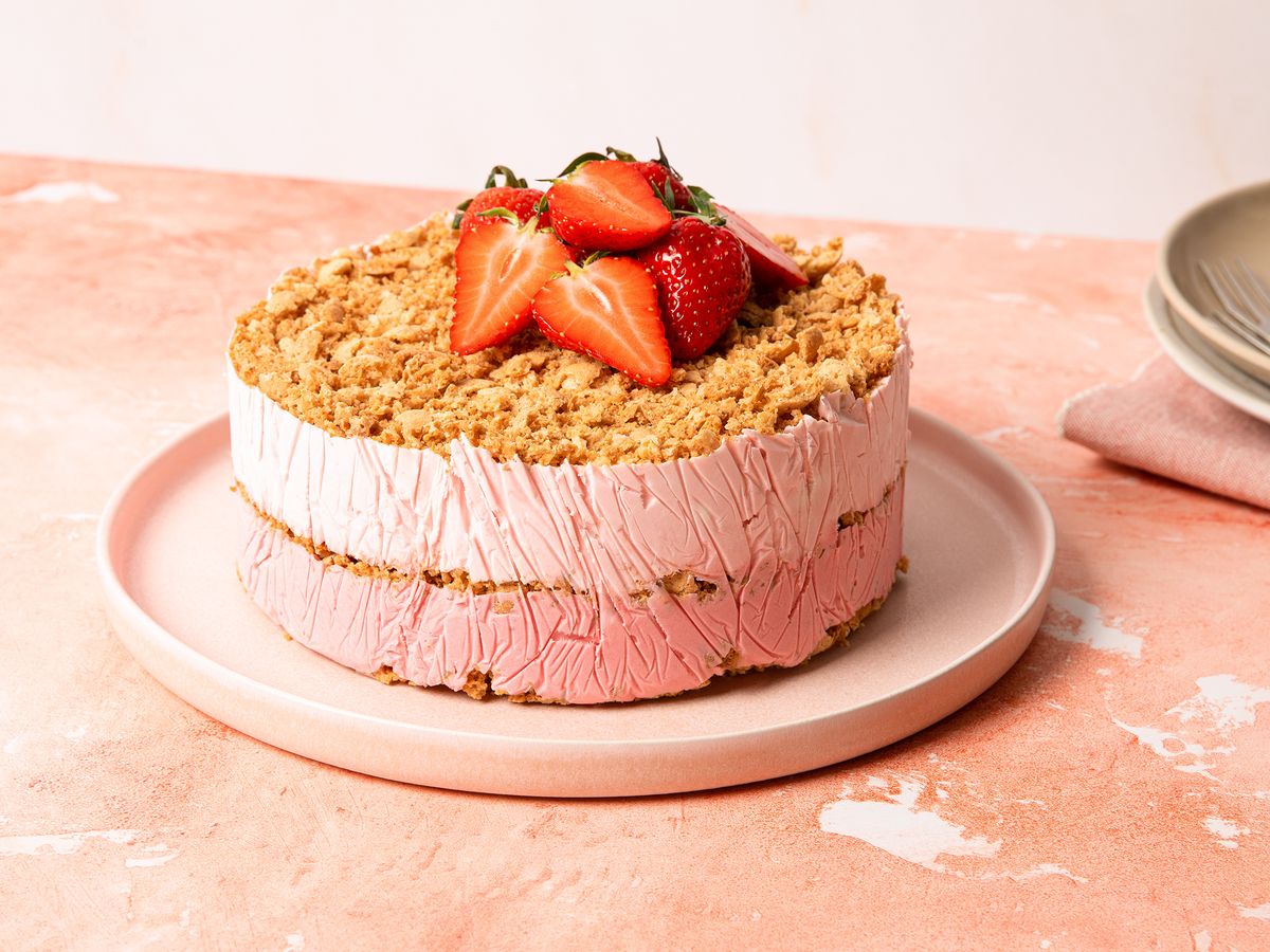 3-ingredient strawberries and cream ice cream cake | Recipe | Kitchen Stories