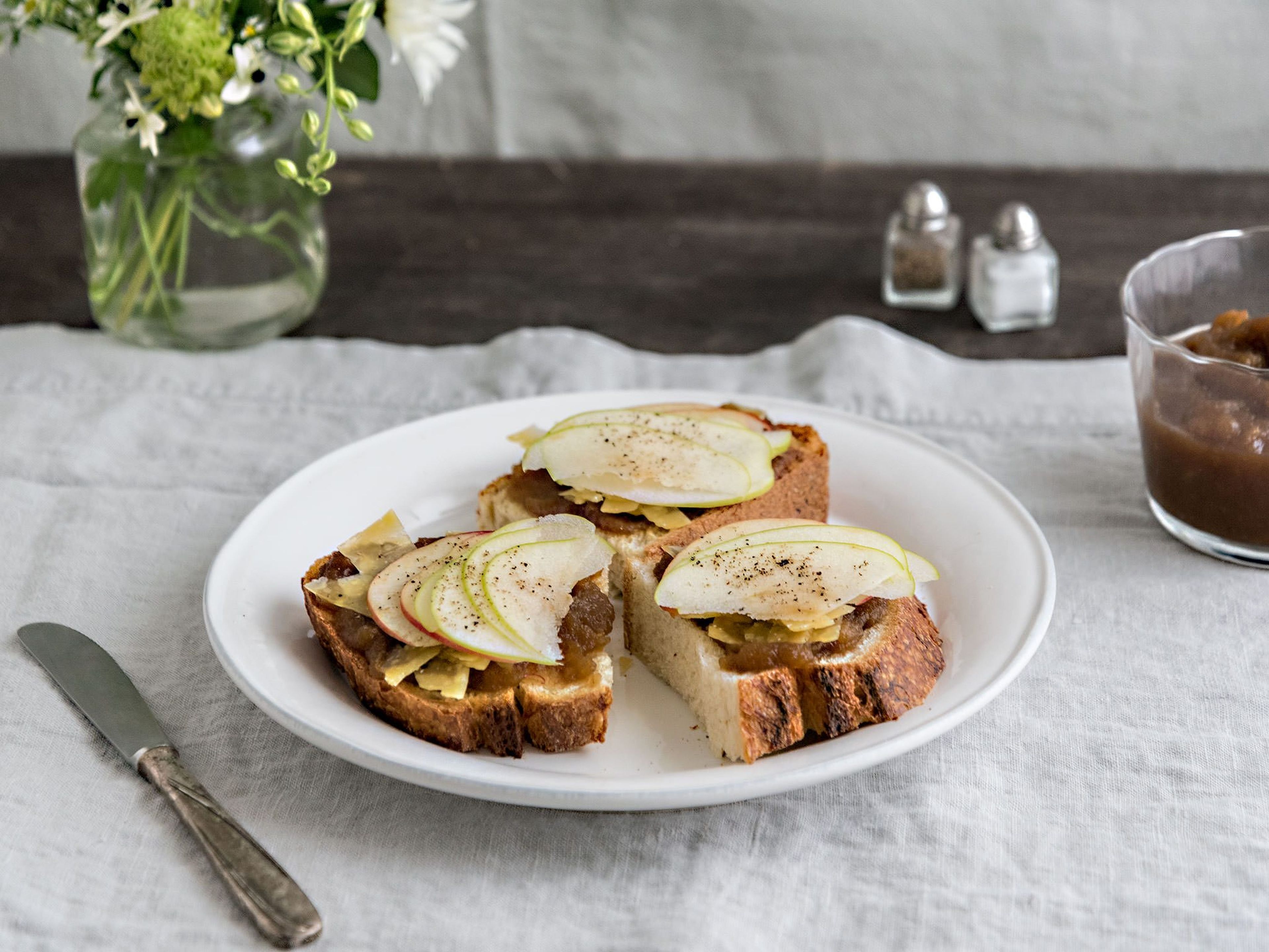 Toasts mit Apfelkraut