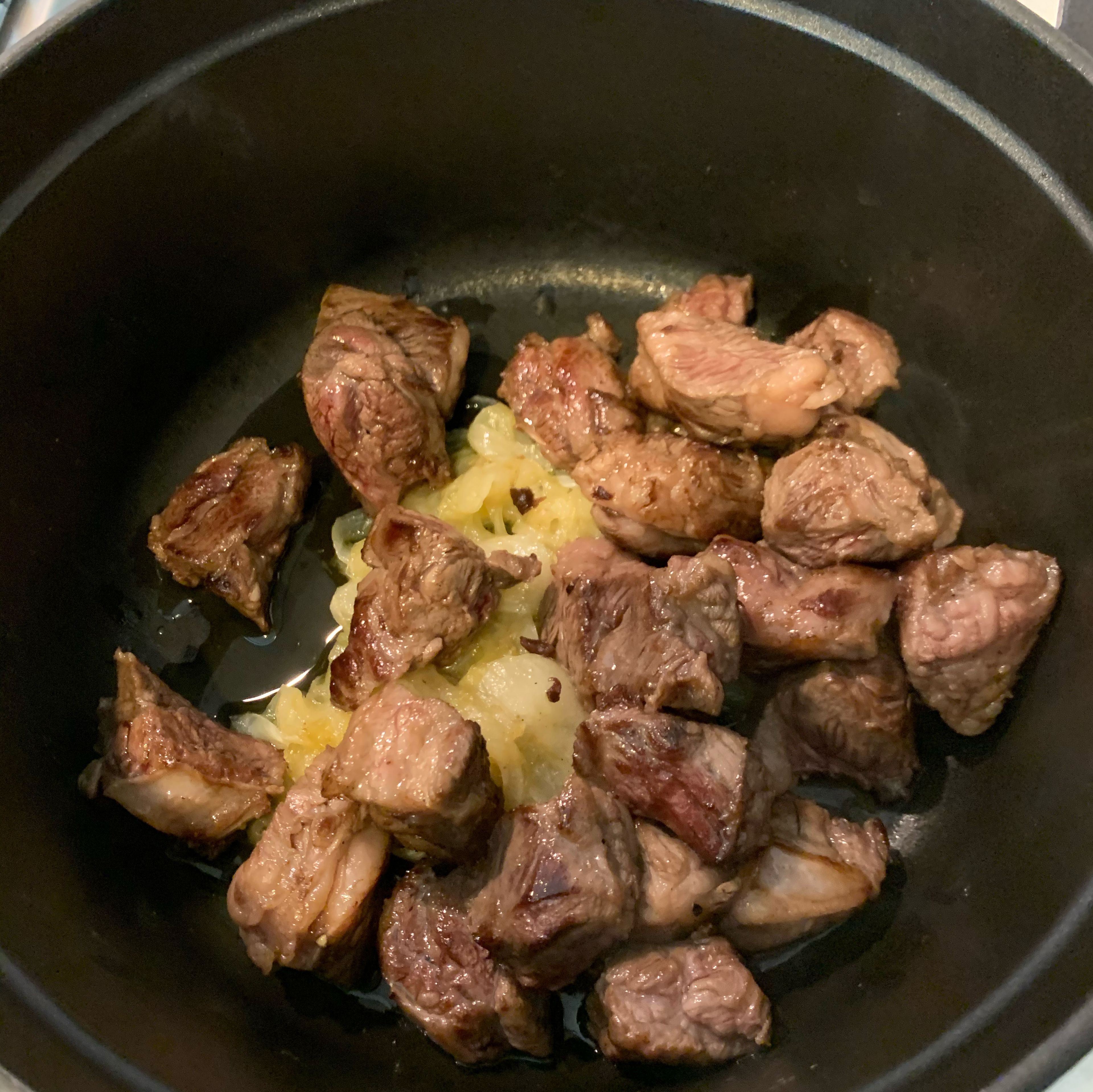 Sauté beef finger ribs and add them to Onion in the Staub