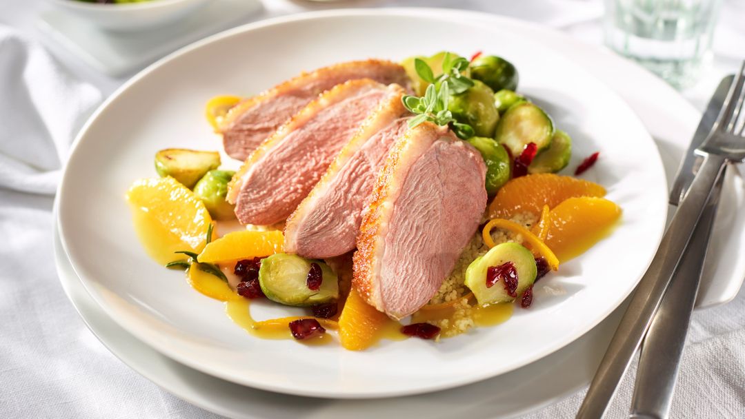 Entenbrust mit Cranberry-Rosenkohl und Orangensauce
