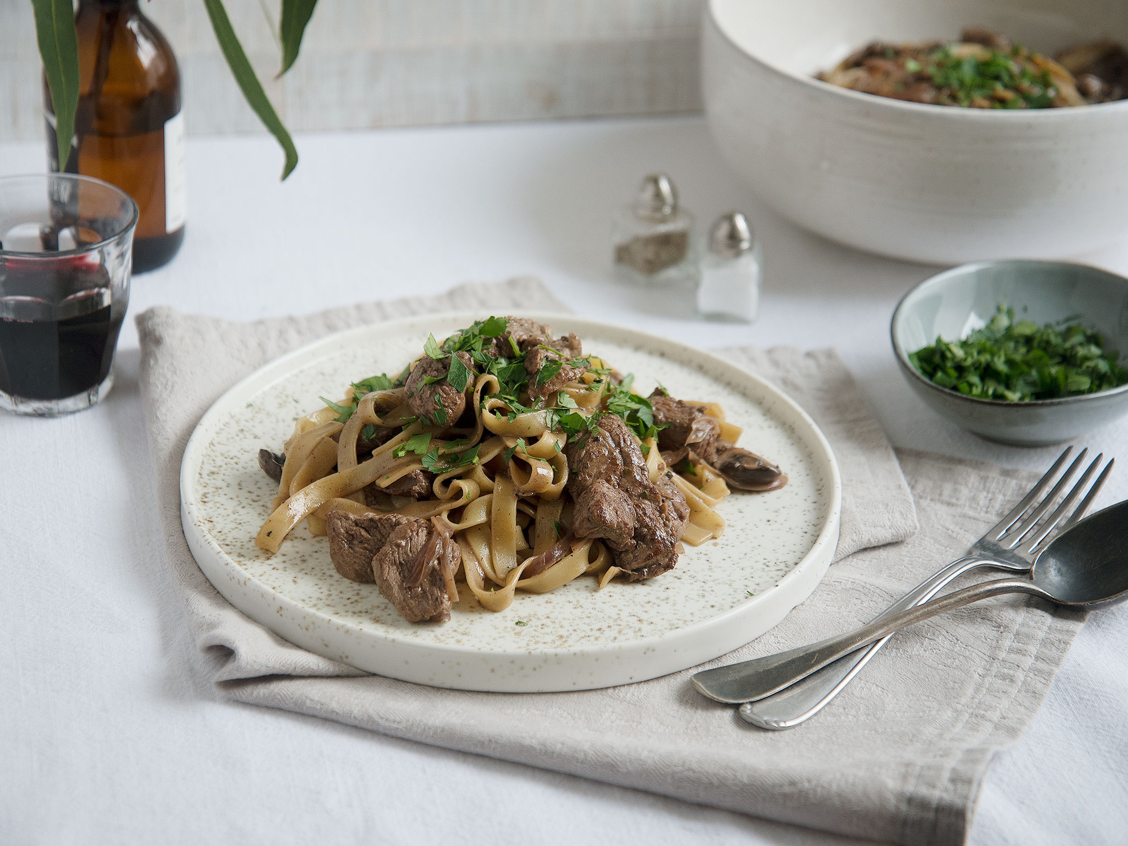 Tagliatelle mit Rinderfiletspitzen in Pfeffer-Rahmsoße