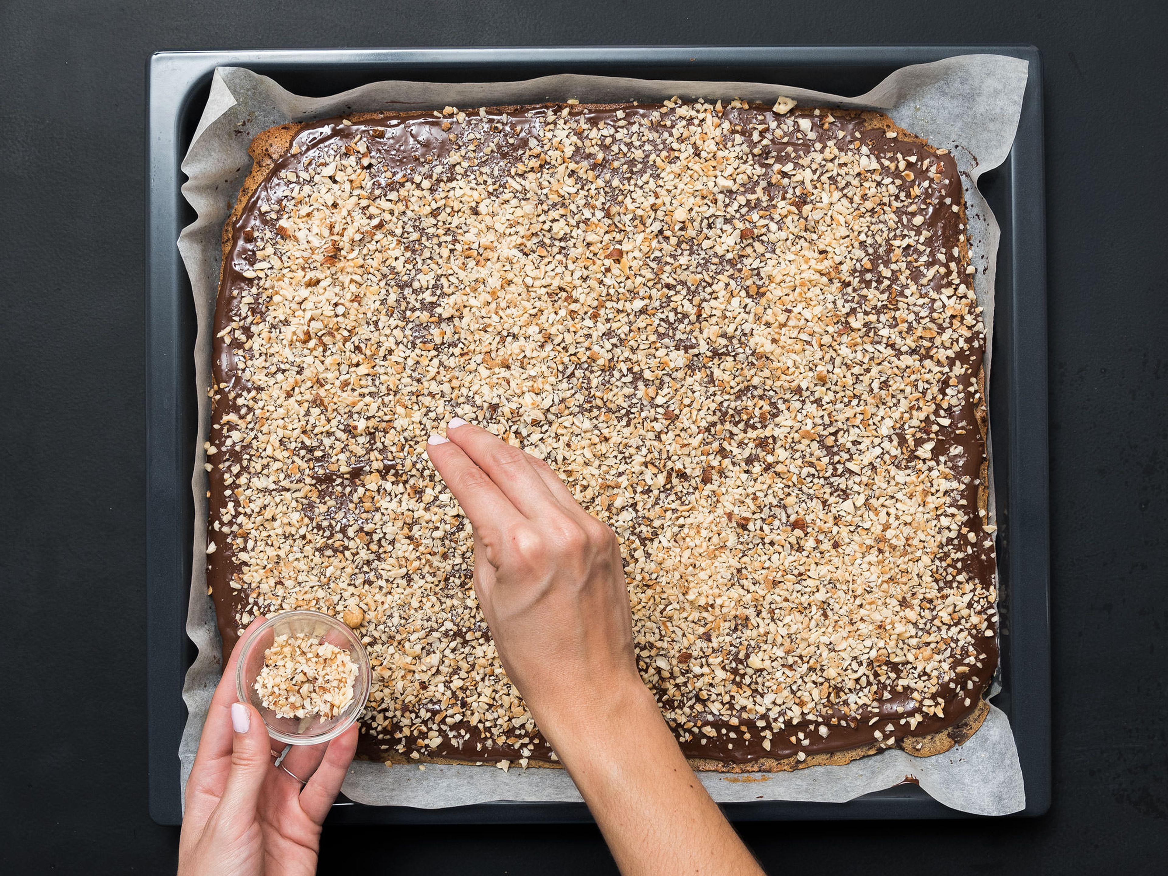Spread melted chocolate over the cooled bars. Sprinkle the chopped nuts on top. Leave to dry for approx. 30 min. and cut into rectangles for serving. Enjoy!