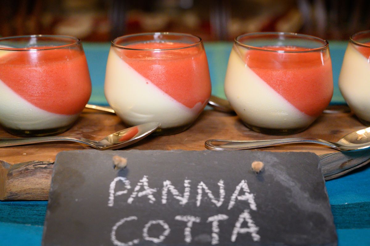 Strawberry Prosecco Panna Cotta | Recipe | Kitchen Stories