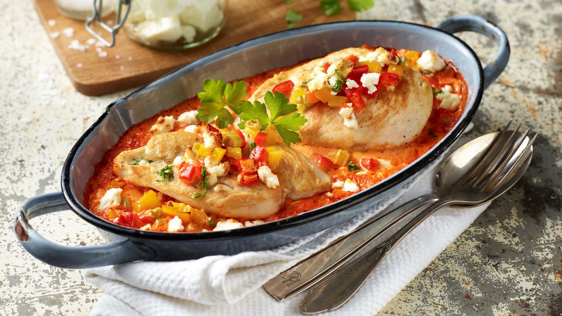 Paprika-Hähnchen Schnitzel aus dem Ofen mit Fetakäse | Rezept | Kitchen ...