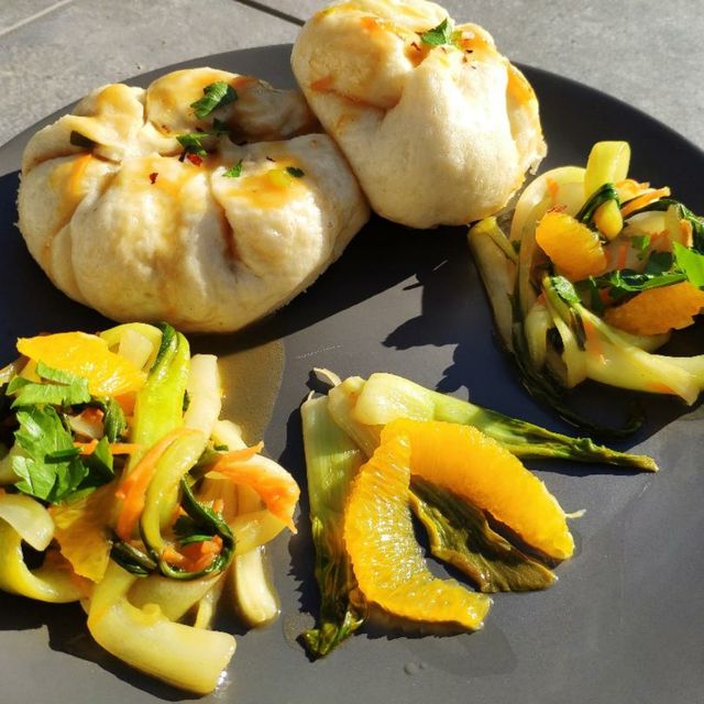 Bahn Bao mit Orangen-Pak-Choi-Salat | Rezept | Kitchen Stories